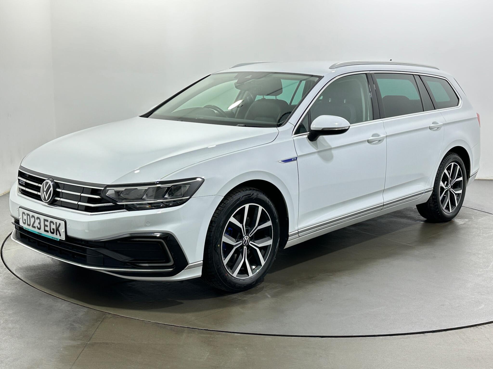 Volkswagen Passat view 4