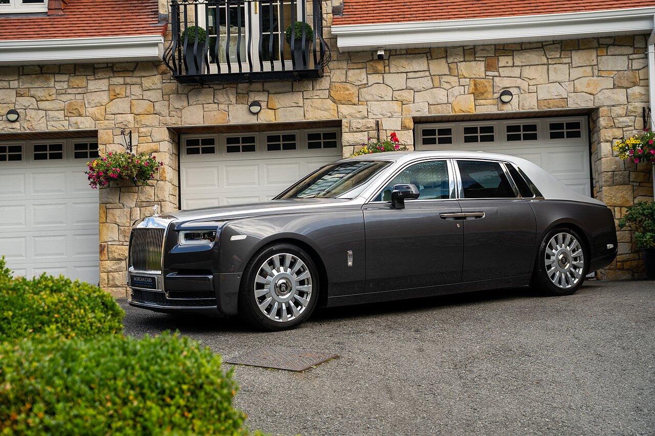 Rolls-Royce Phantom view 33