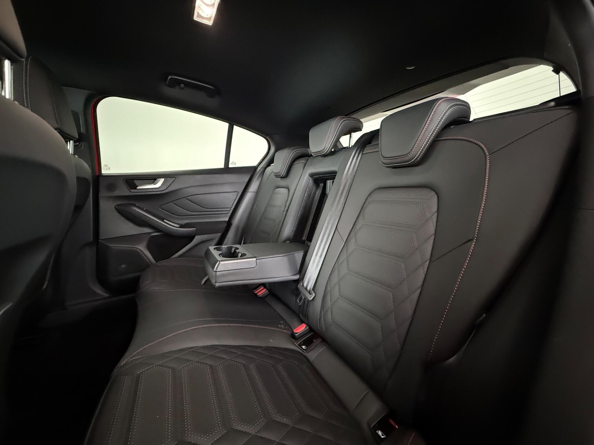 Ford Focus view 16