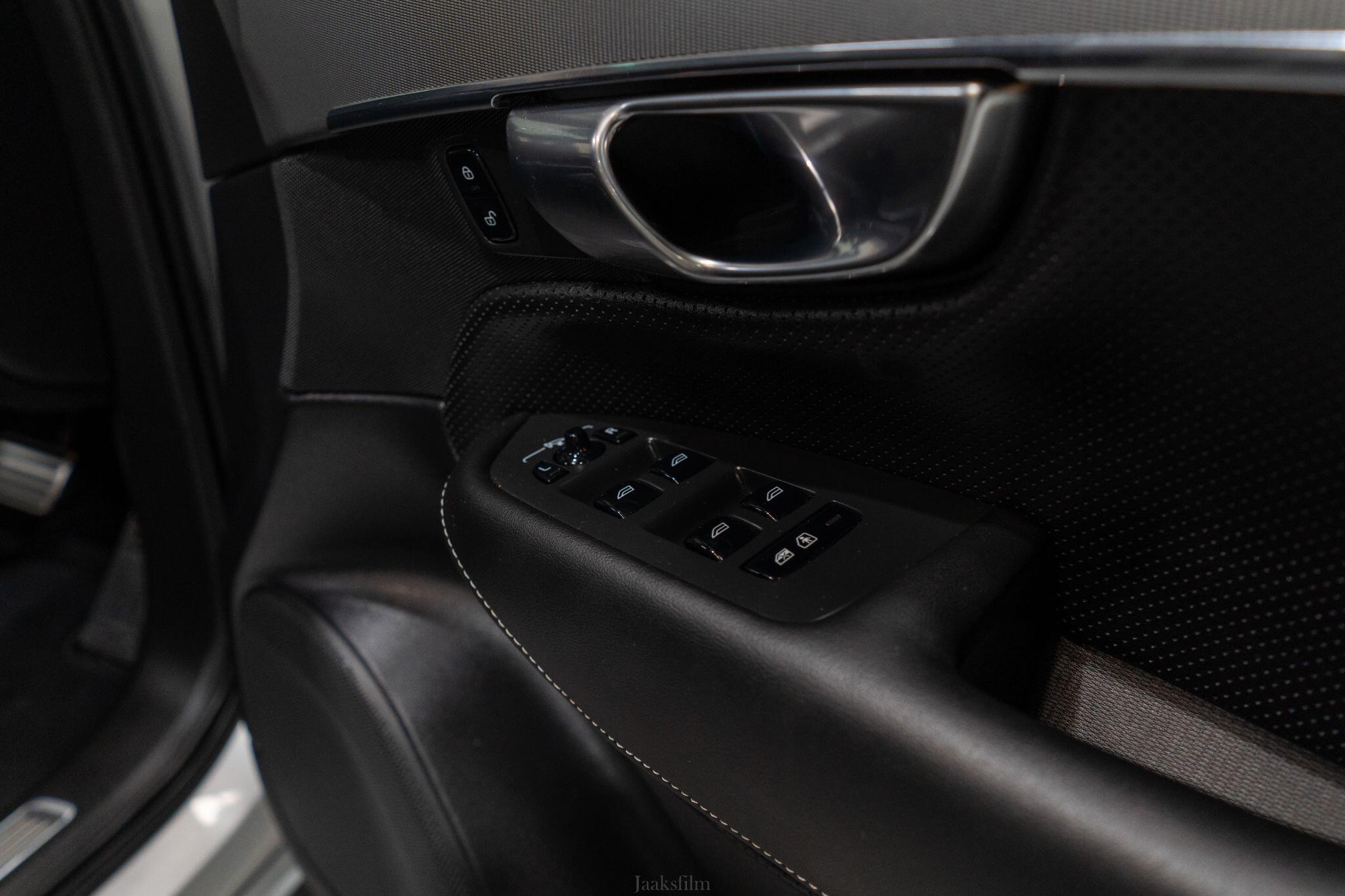 Volvo XC90 view 25