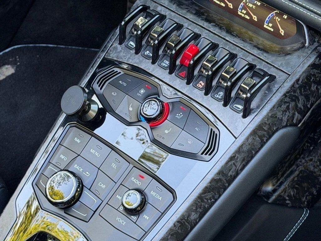 Lamborghini Huracan view 17