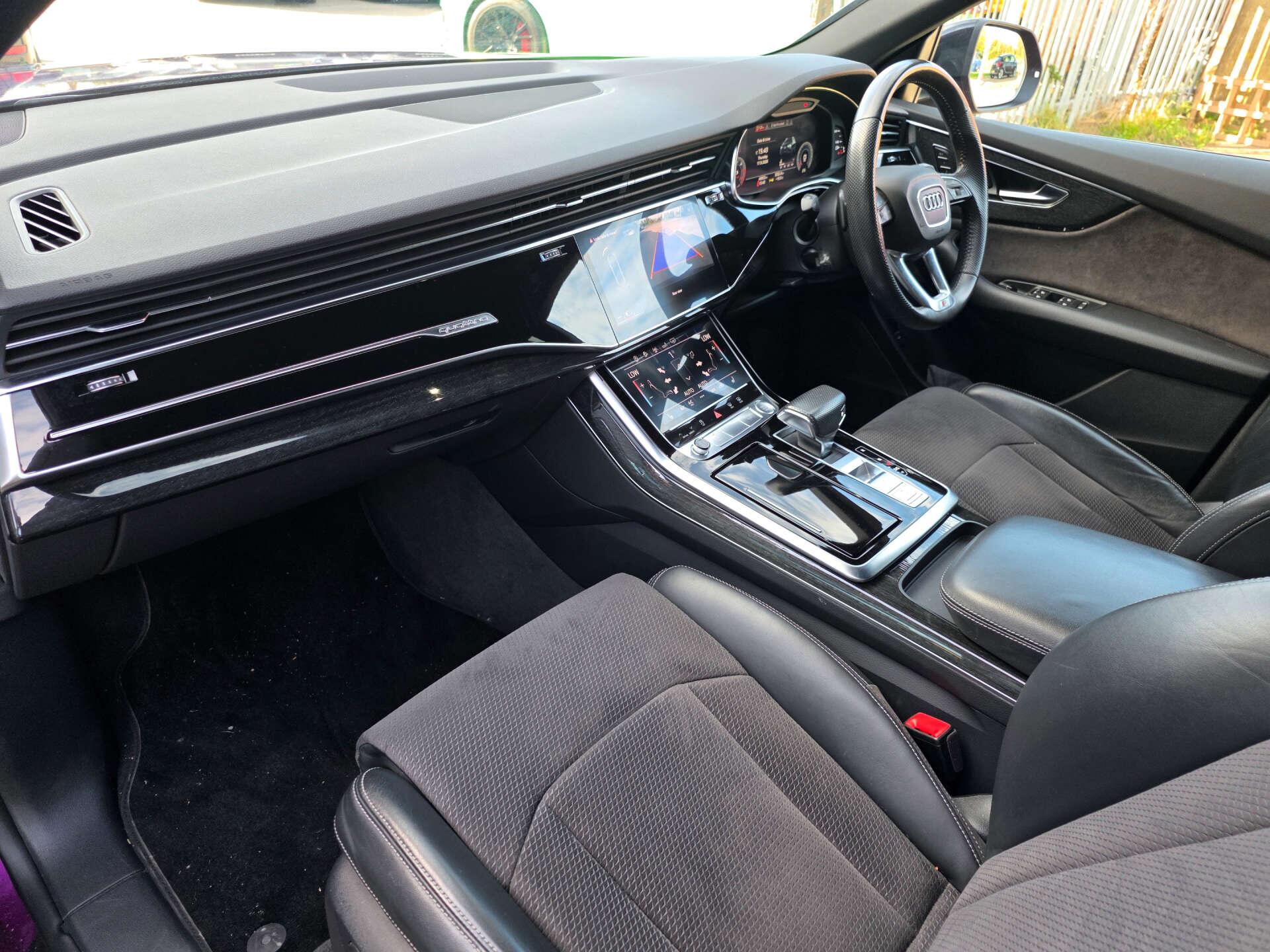 Audi Q8 view 25