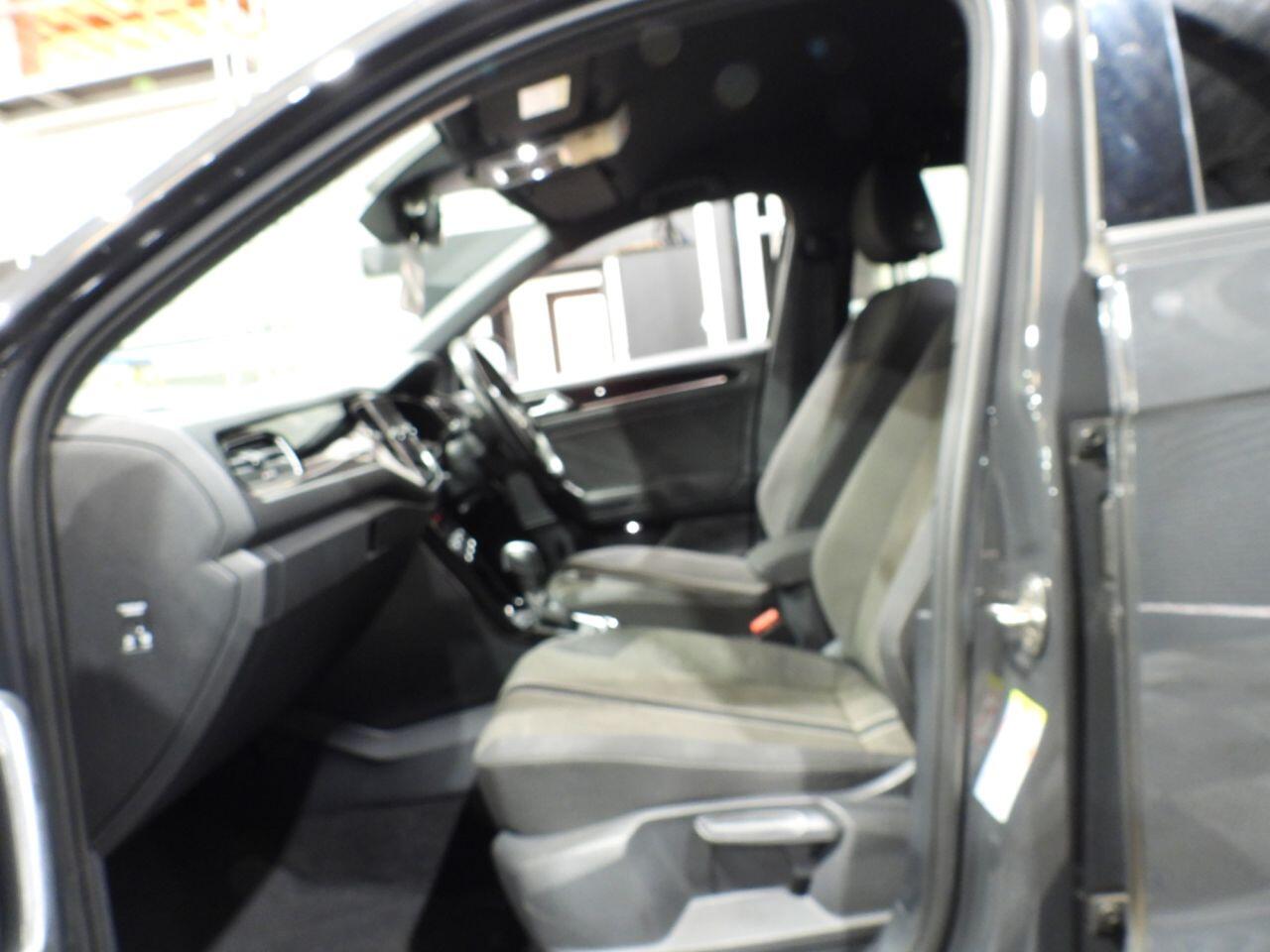 Volkswagen T-Roc view 20
