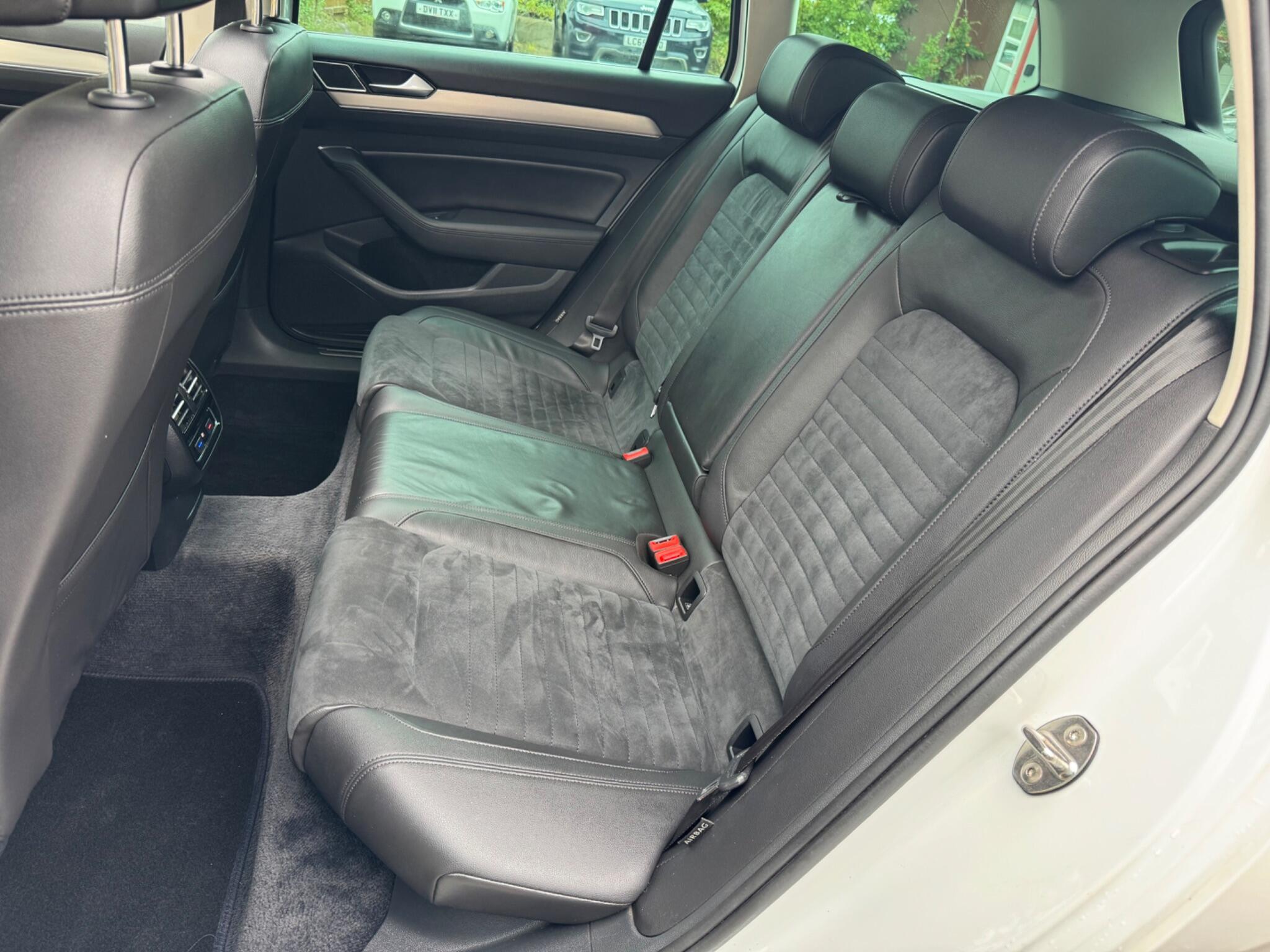 Volkswagen Passat view 25