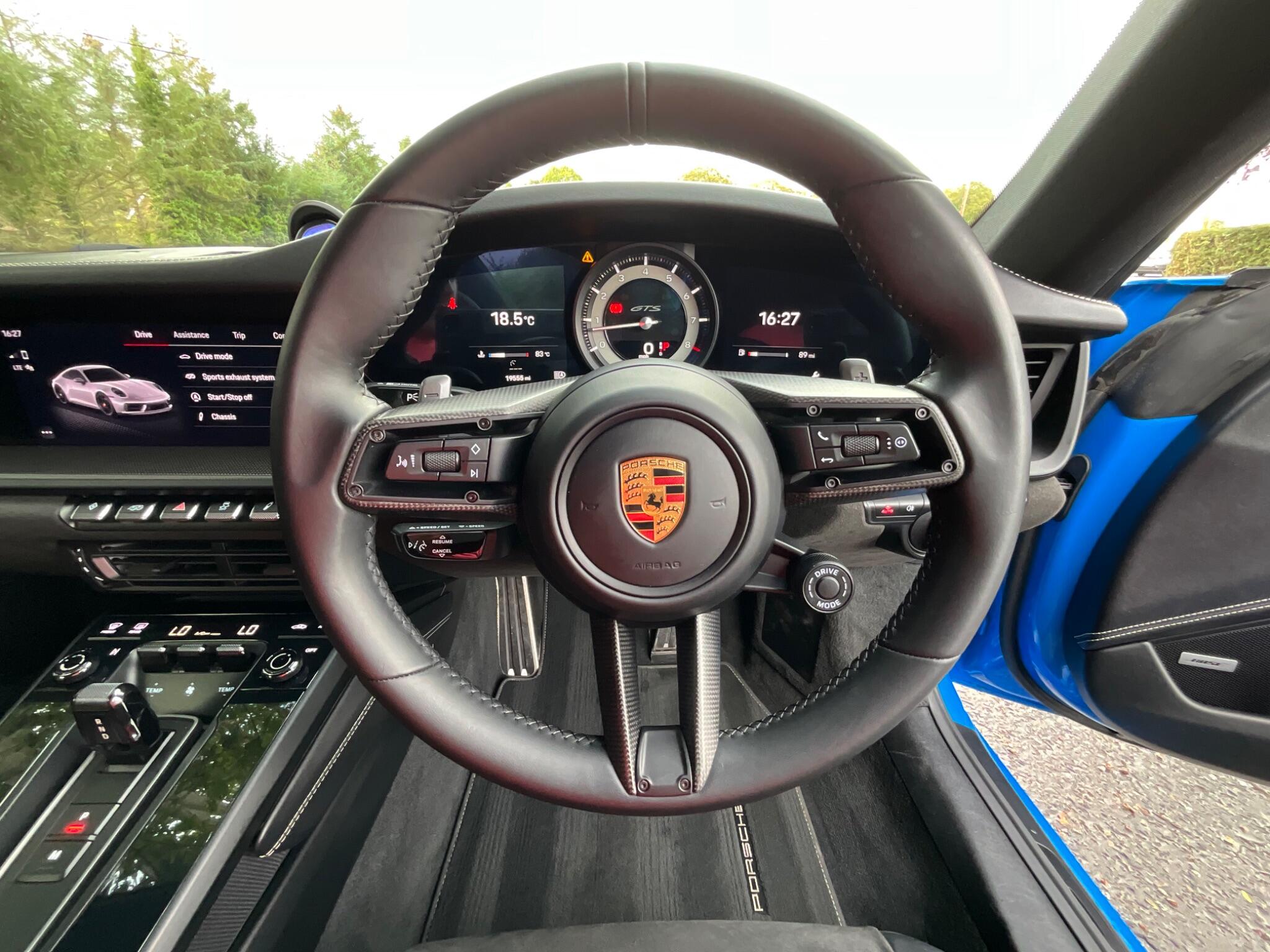 Porsche 911 view 26