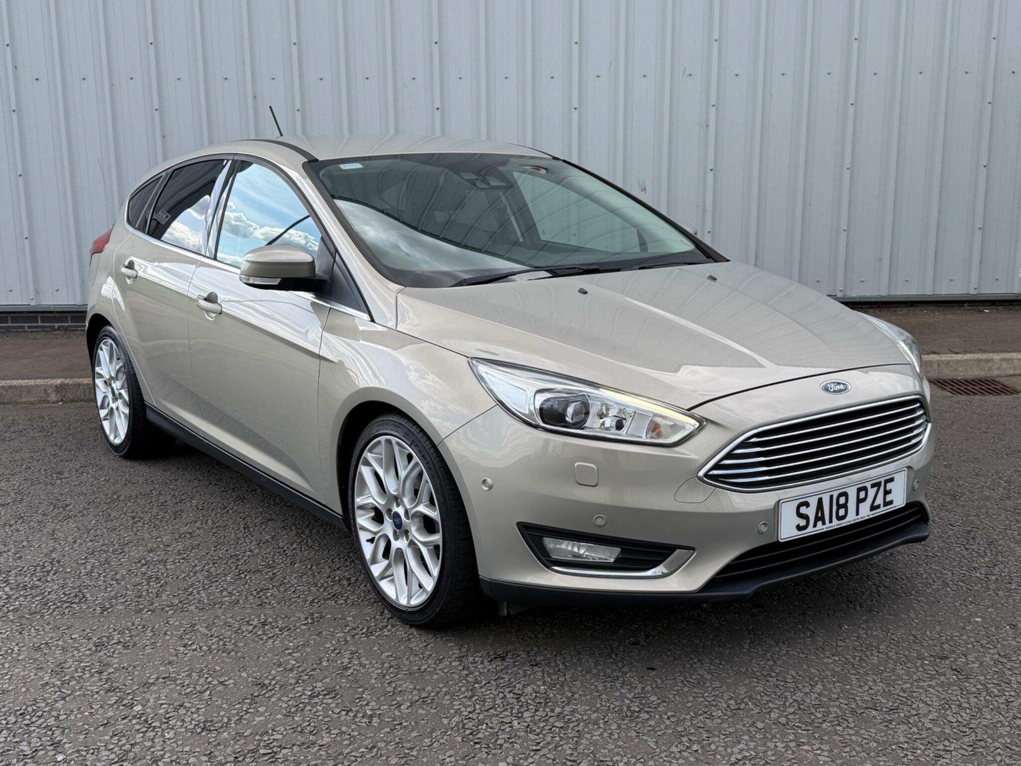 Ford Focus view 14