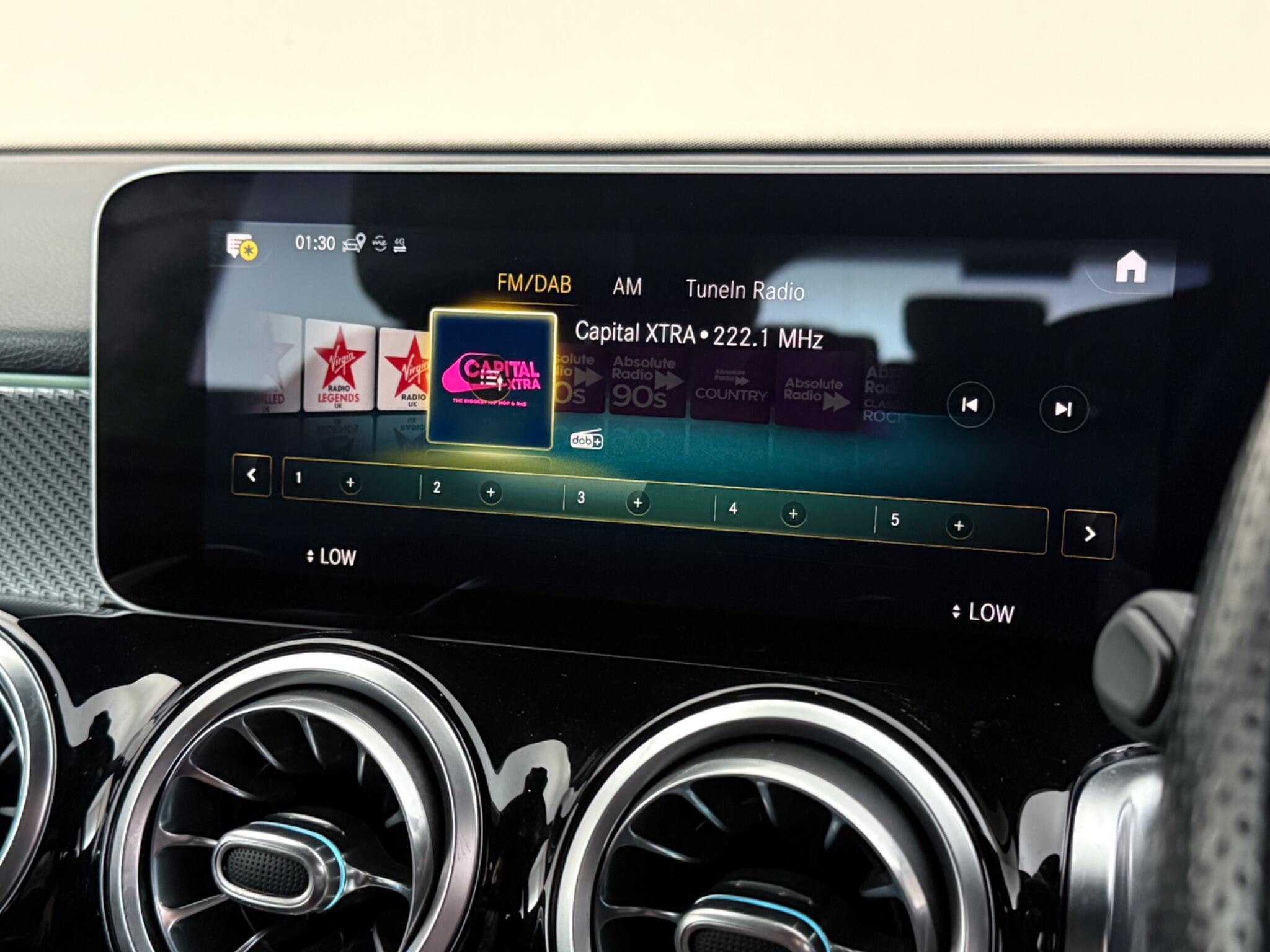Mercedes-Benz GLB view 30