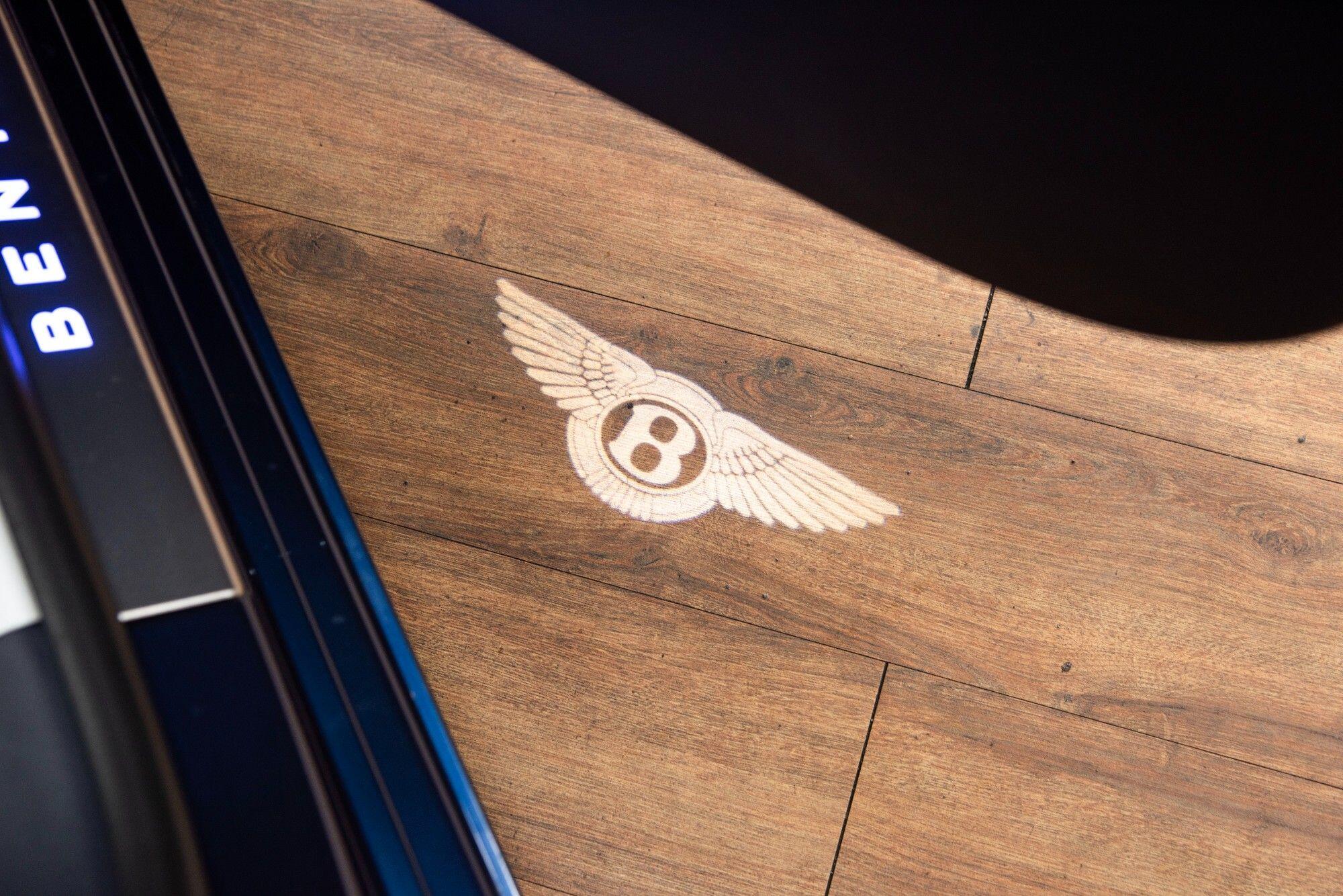 Bentley Flying Spur view 26