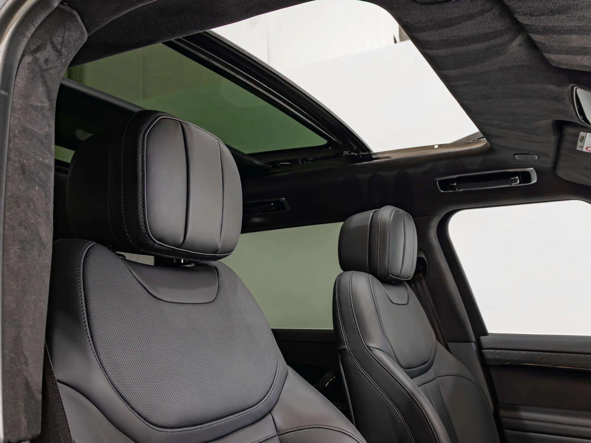 Land Rover Range Rover Sport view 3