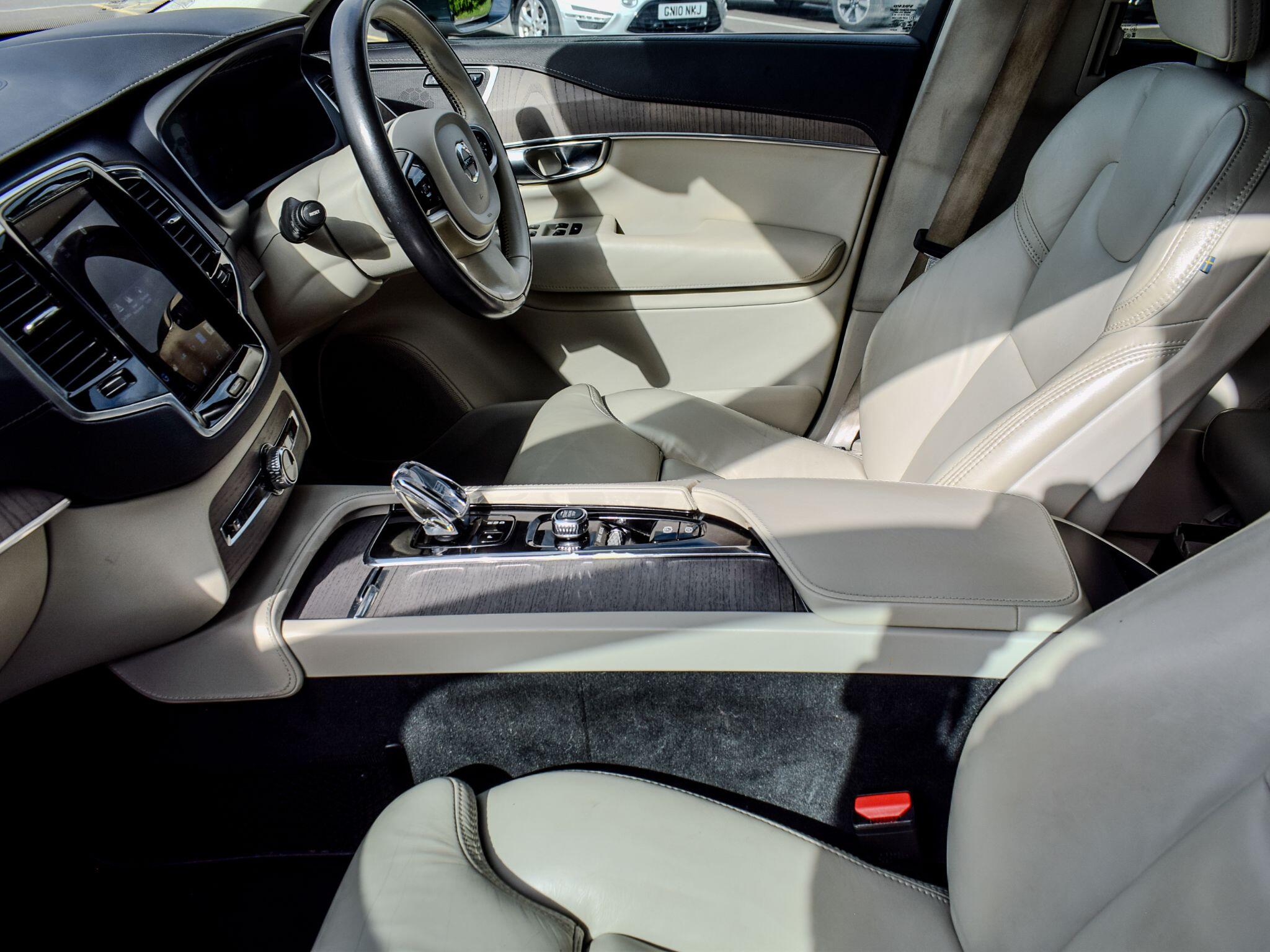 Volvo XC90 view 20