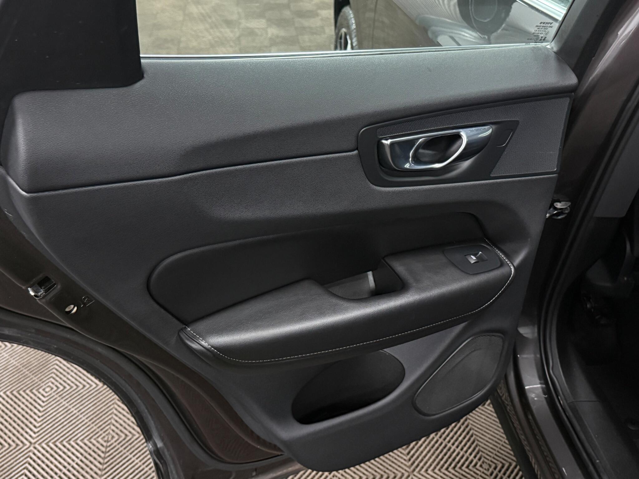 Volvo XC60 view 28