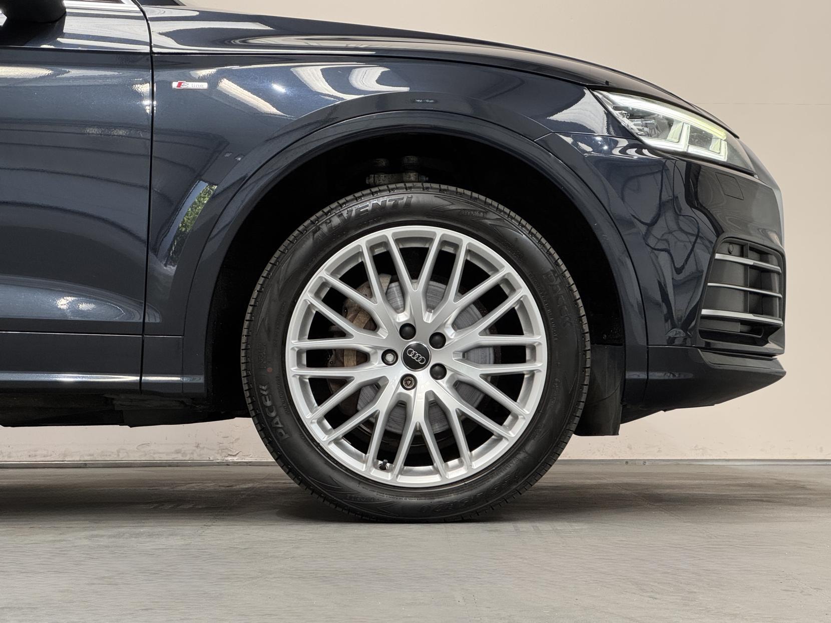Audi Q5 view 19