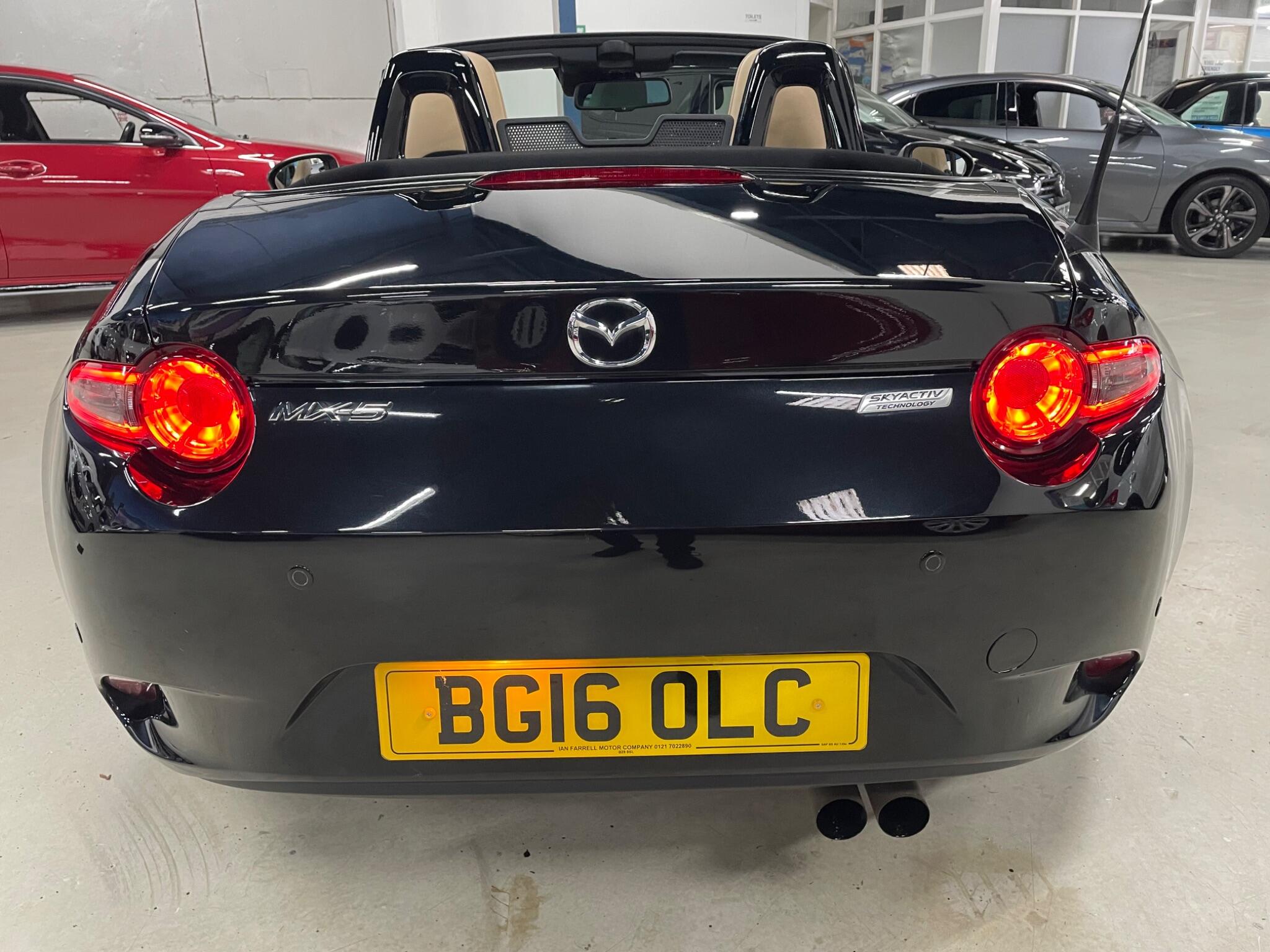 Mazda MX-5 view 9