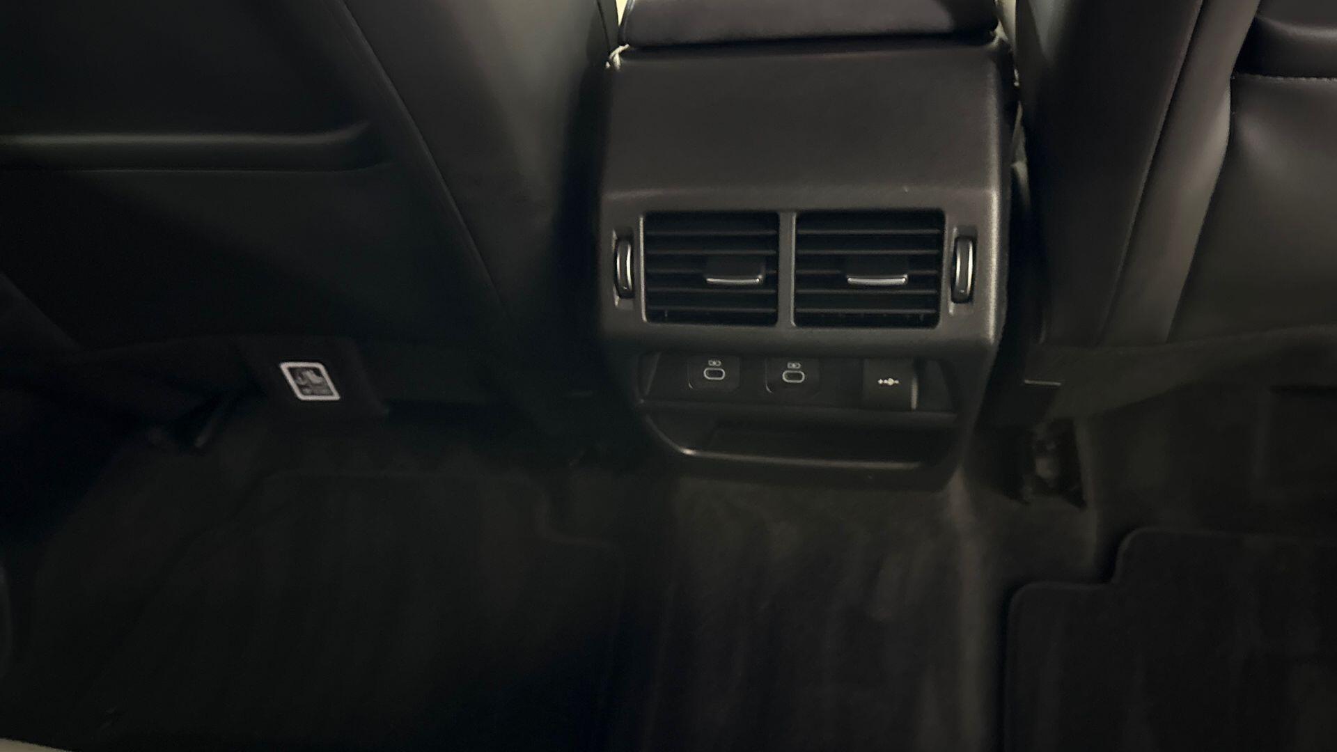 Land Rover Discovery Sport view 18