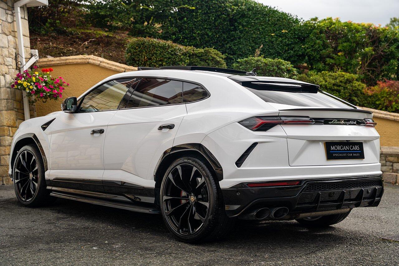 Lamborghini Urus view 7