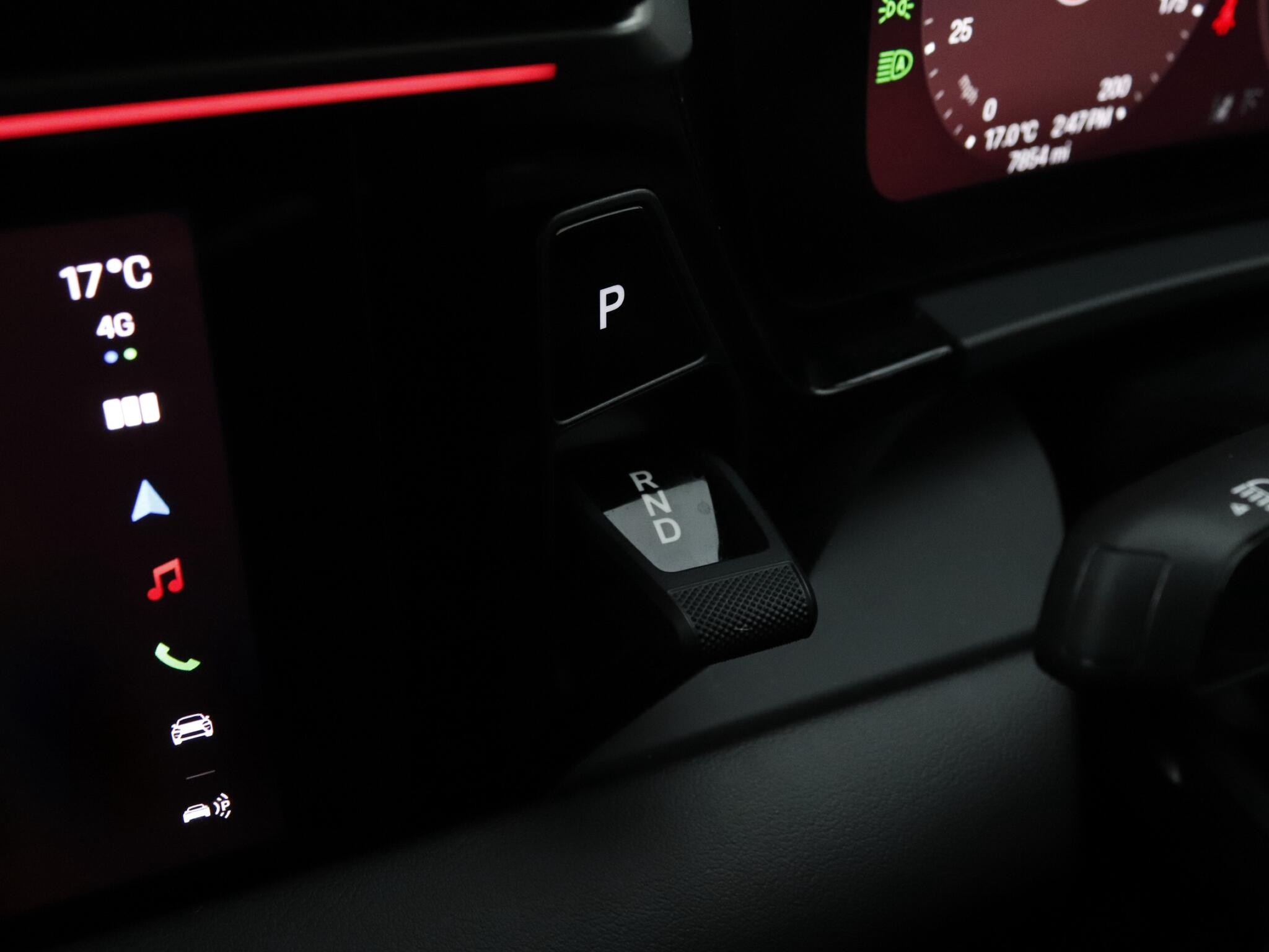 Porsche Macan view 12