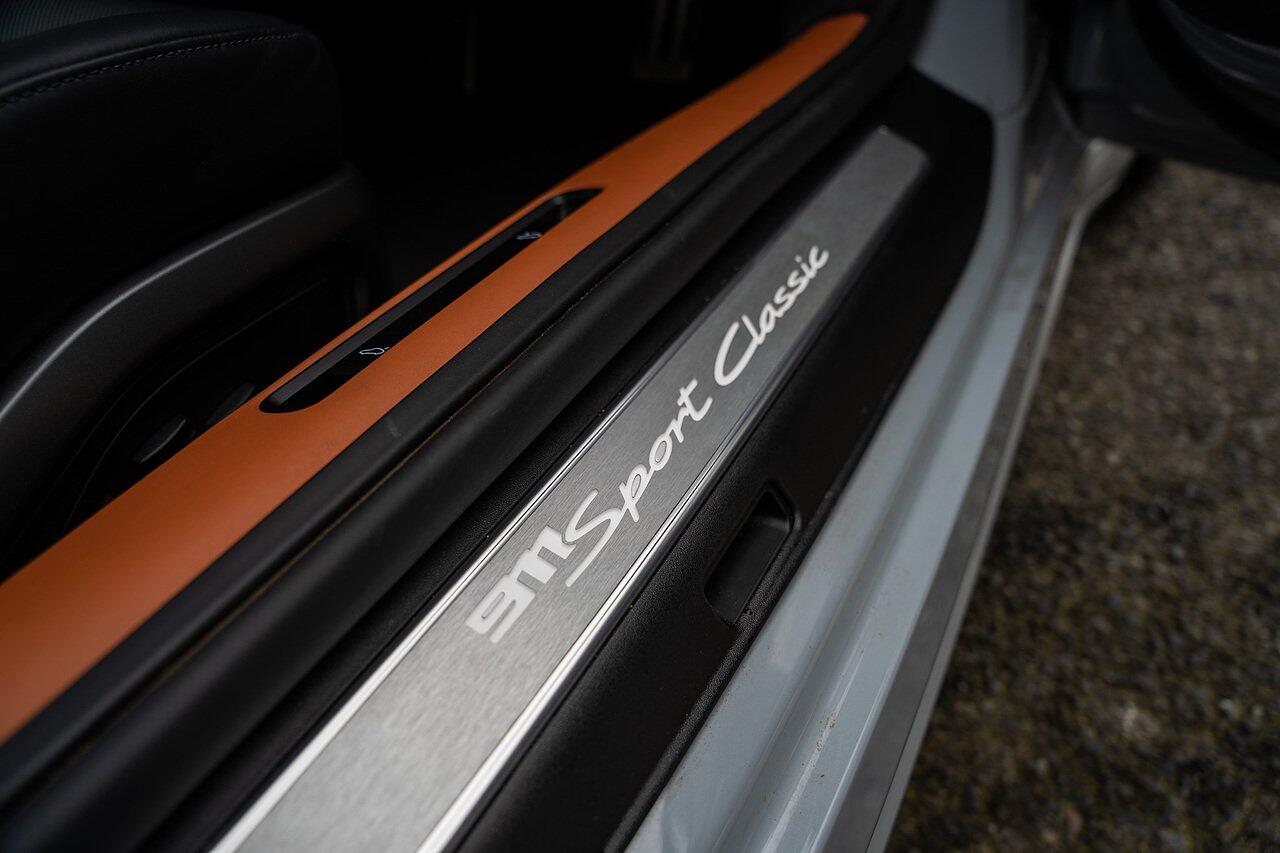 Porsche 911 view 50