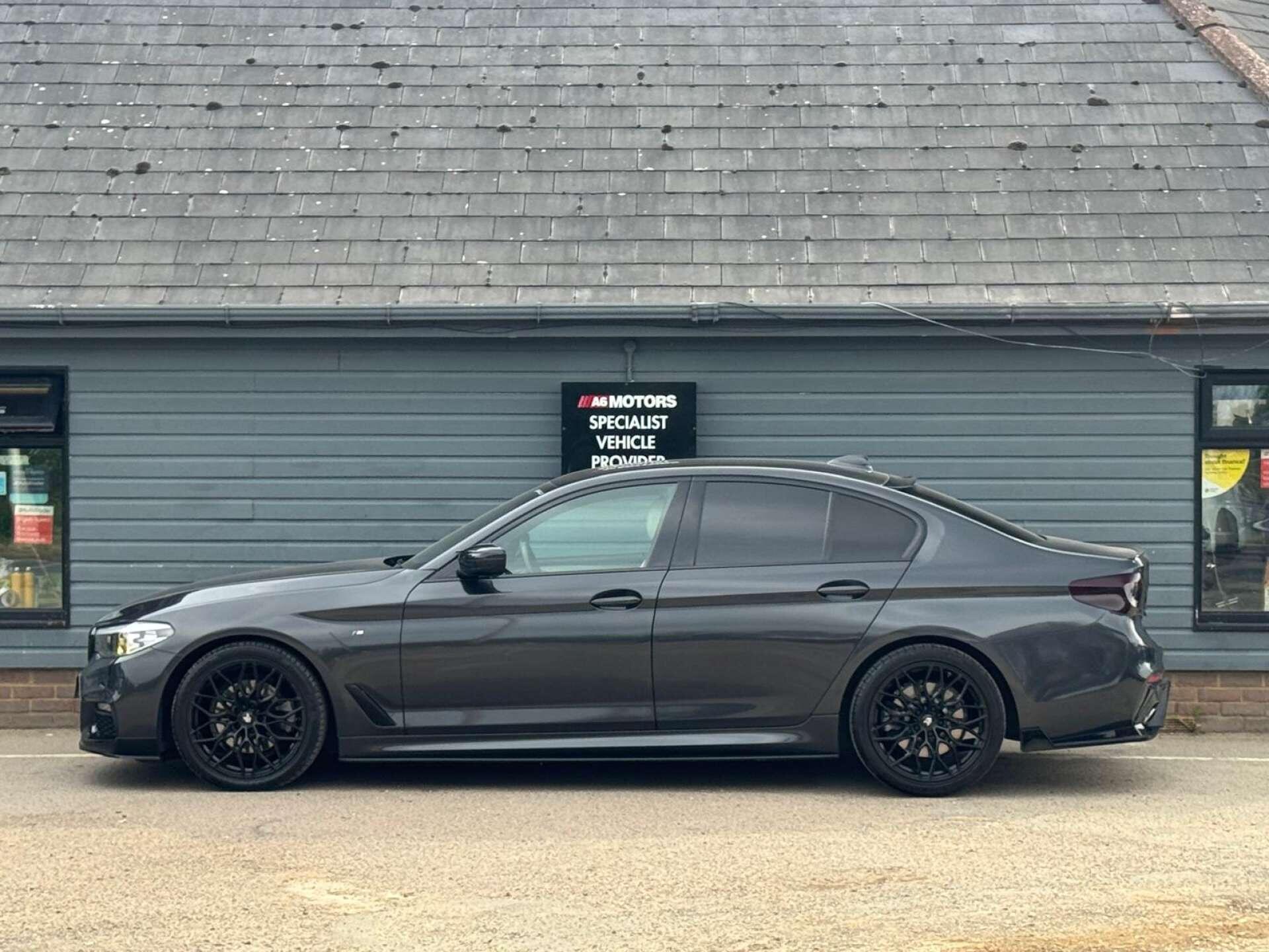 BMW 5 Series view 7