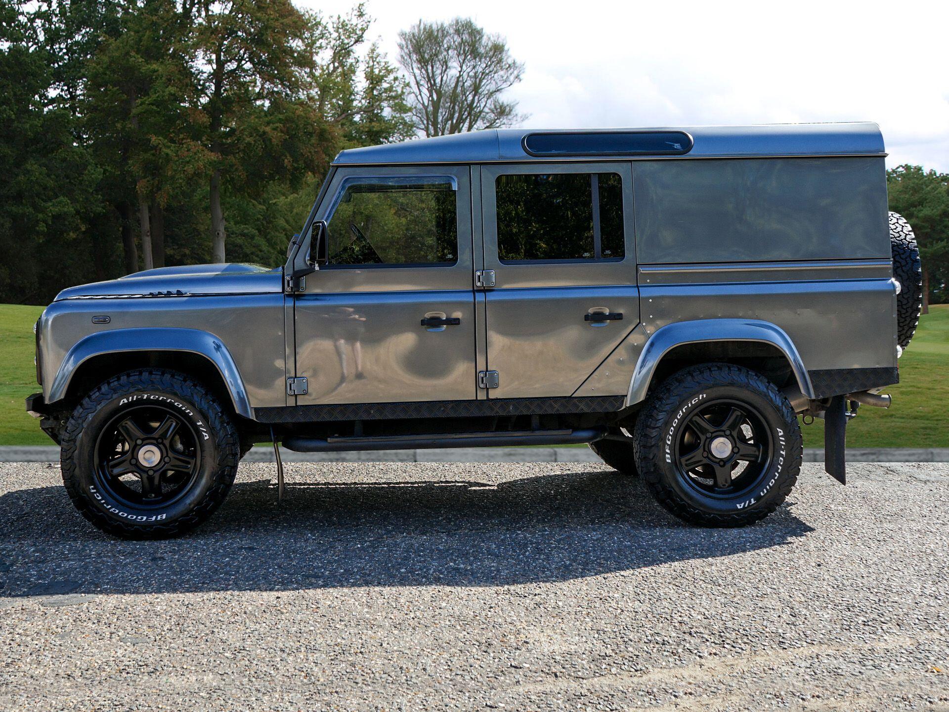 Land Rover Defender 110 view 2