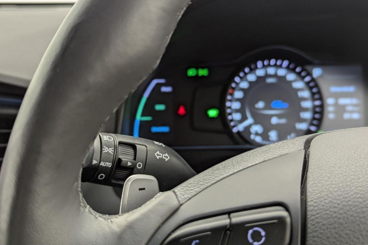 Hyundai IONIQ view 33