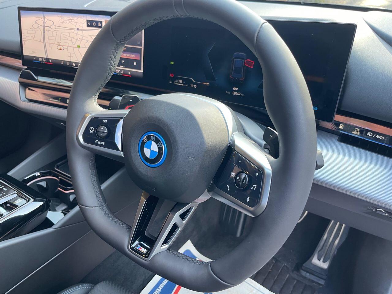 BMW 5 Series view 10