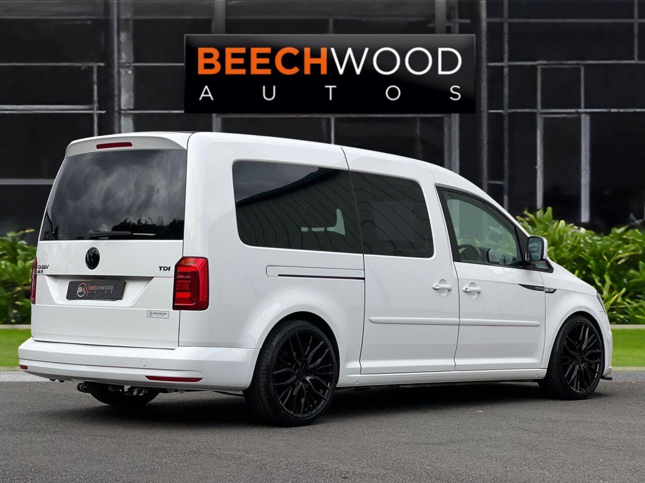 Volkswagen Caddy Maxi Life view 9