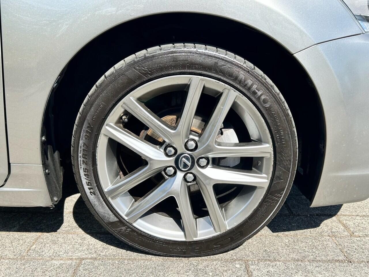 Lexus CT view 37