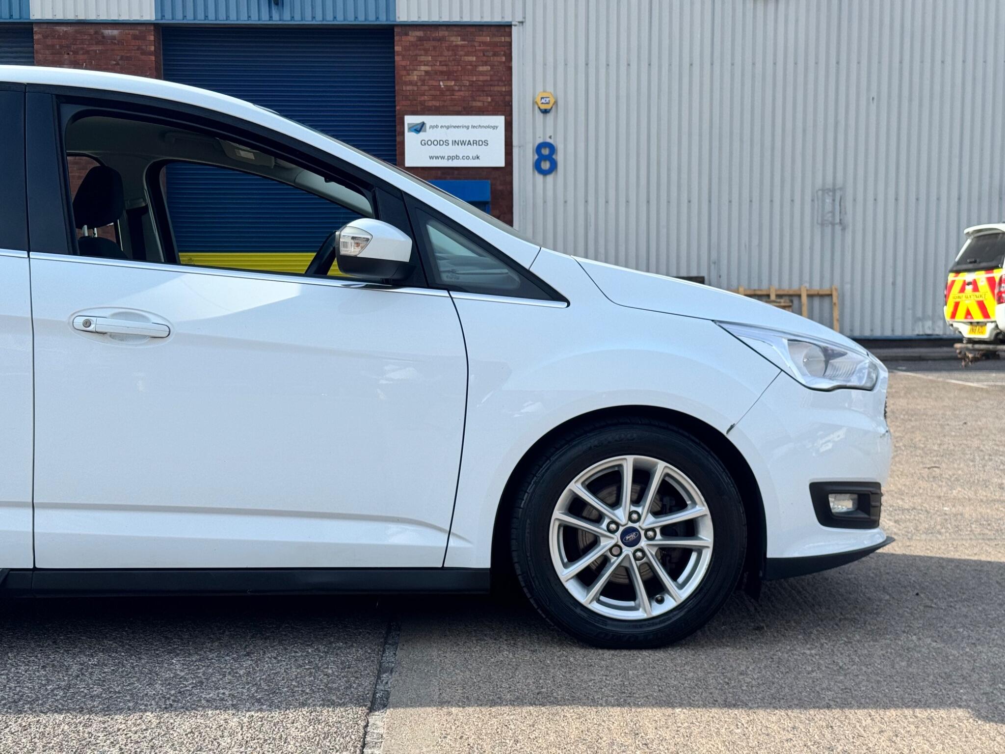 Ford C-Max view 15