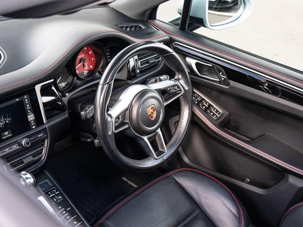 Porsche Macan view 43