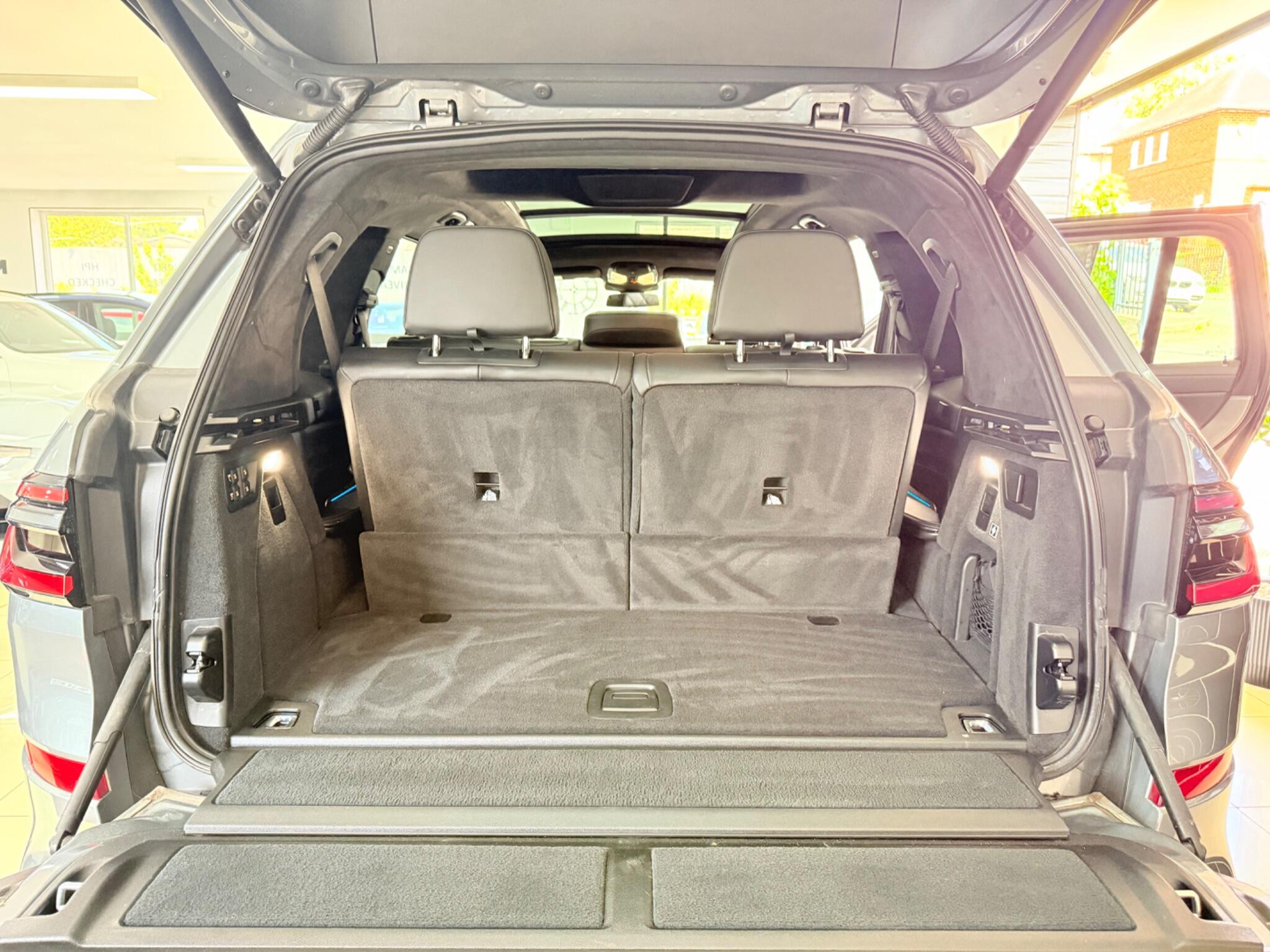 BMW X7 view 52