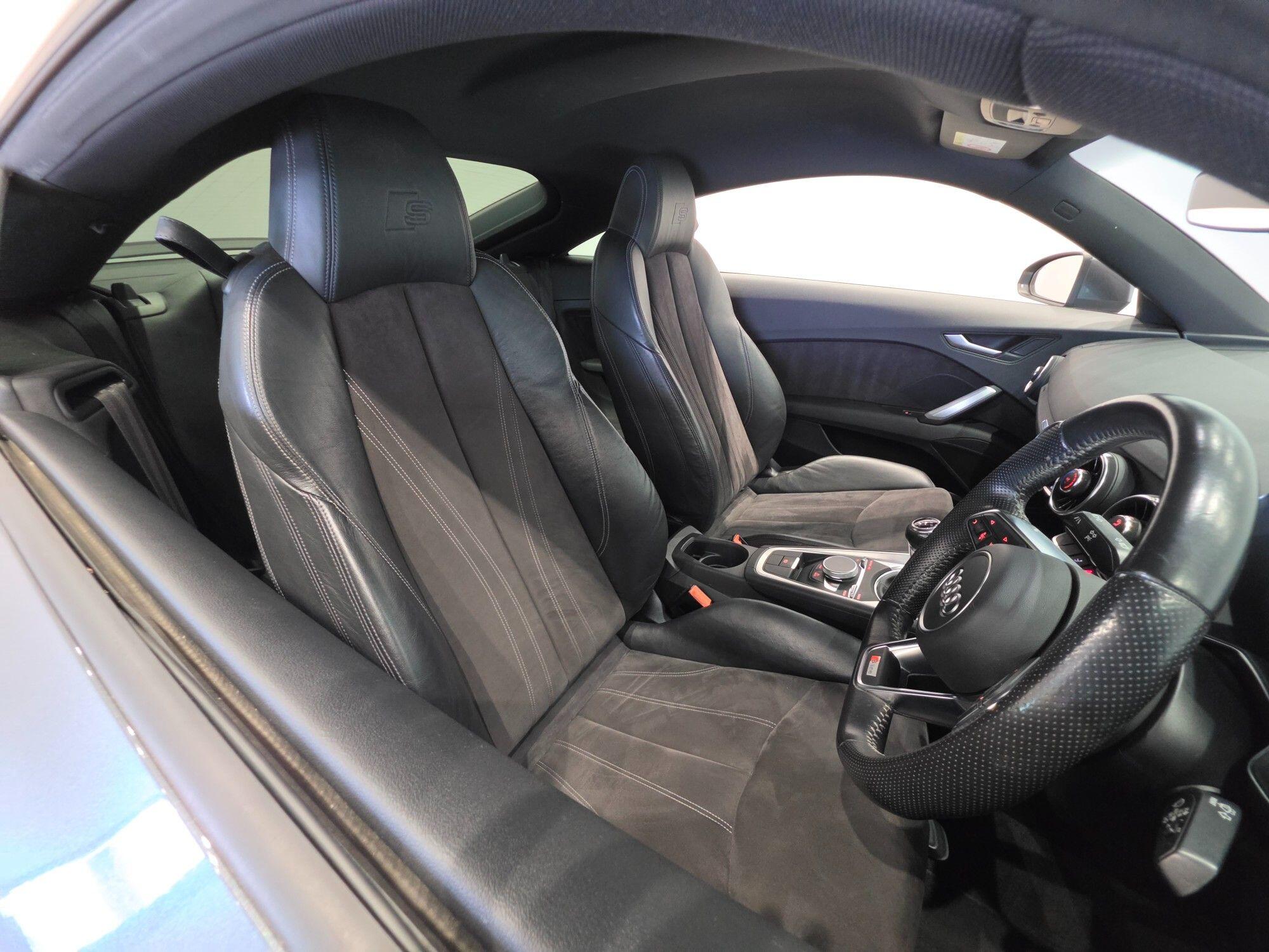 Audi TT view 11