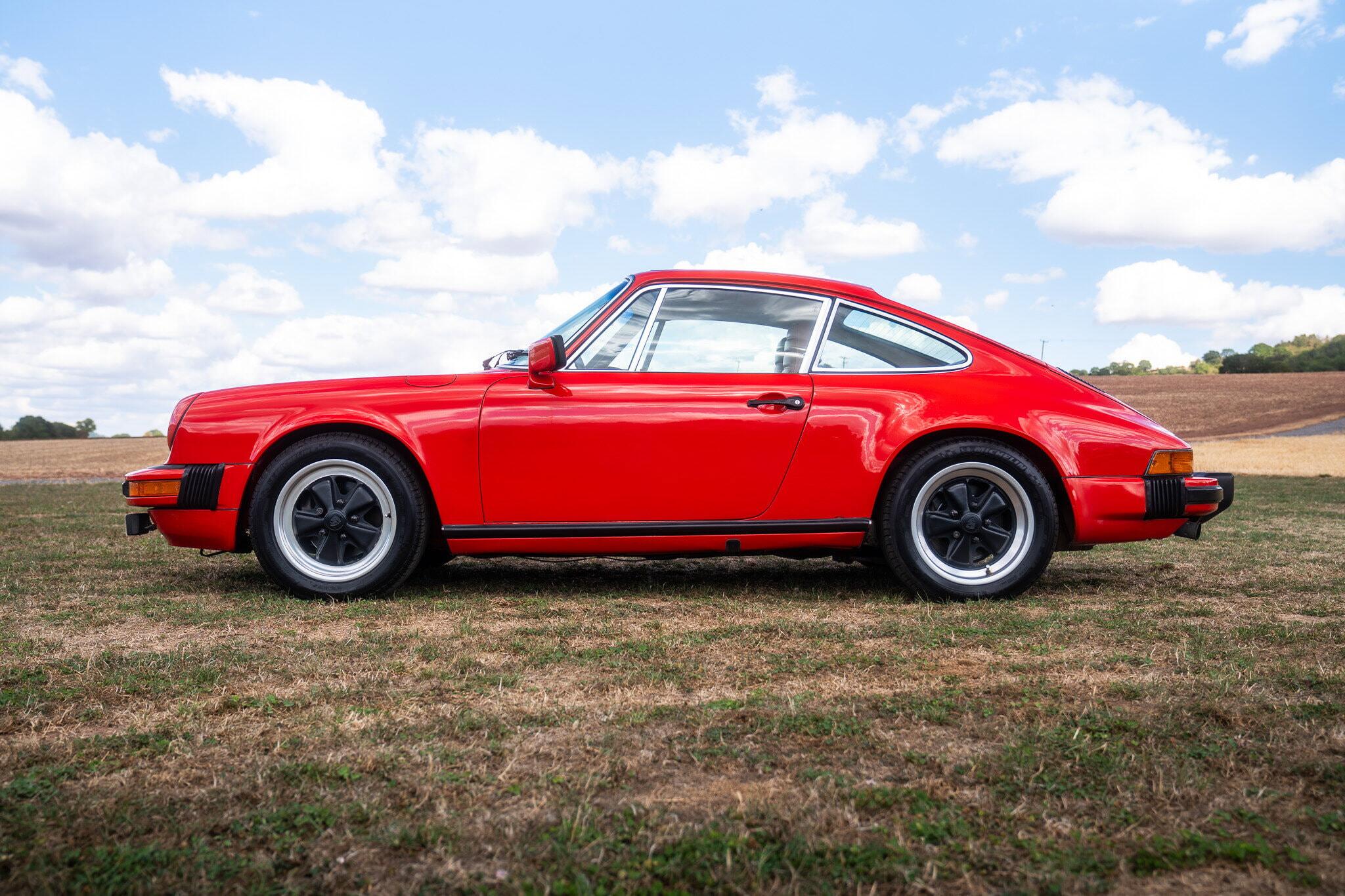 Porsche 911 view 17