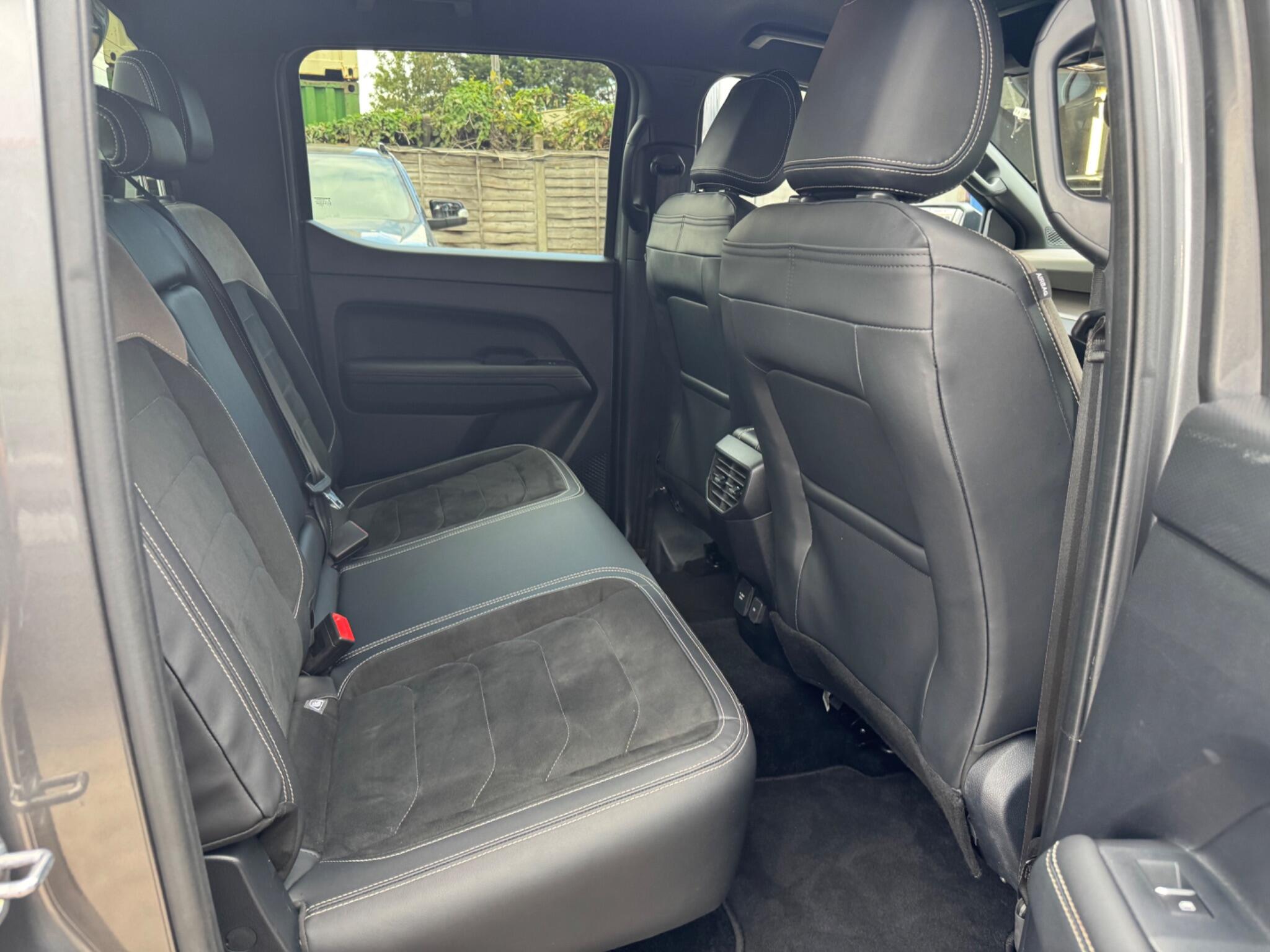Volkswagen Amarok view 31