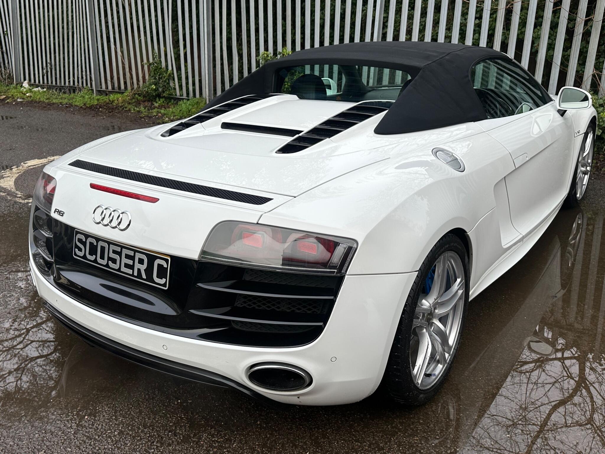 Audi R8 view 7