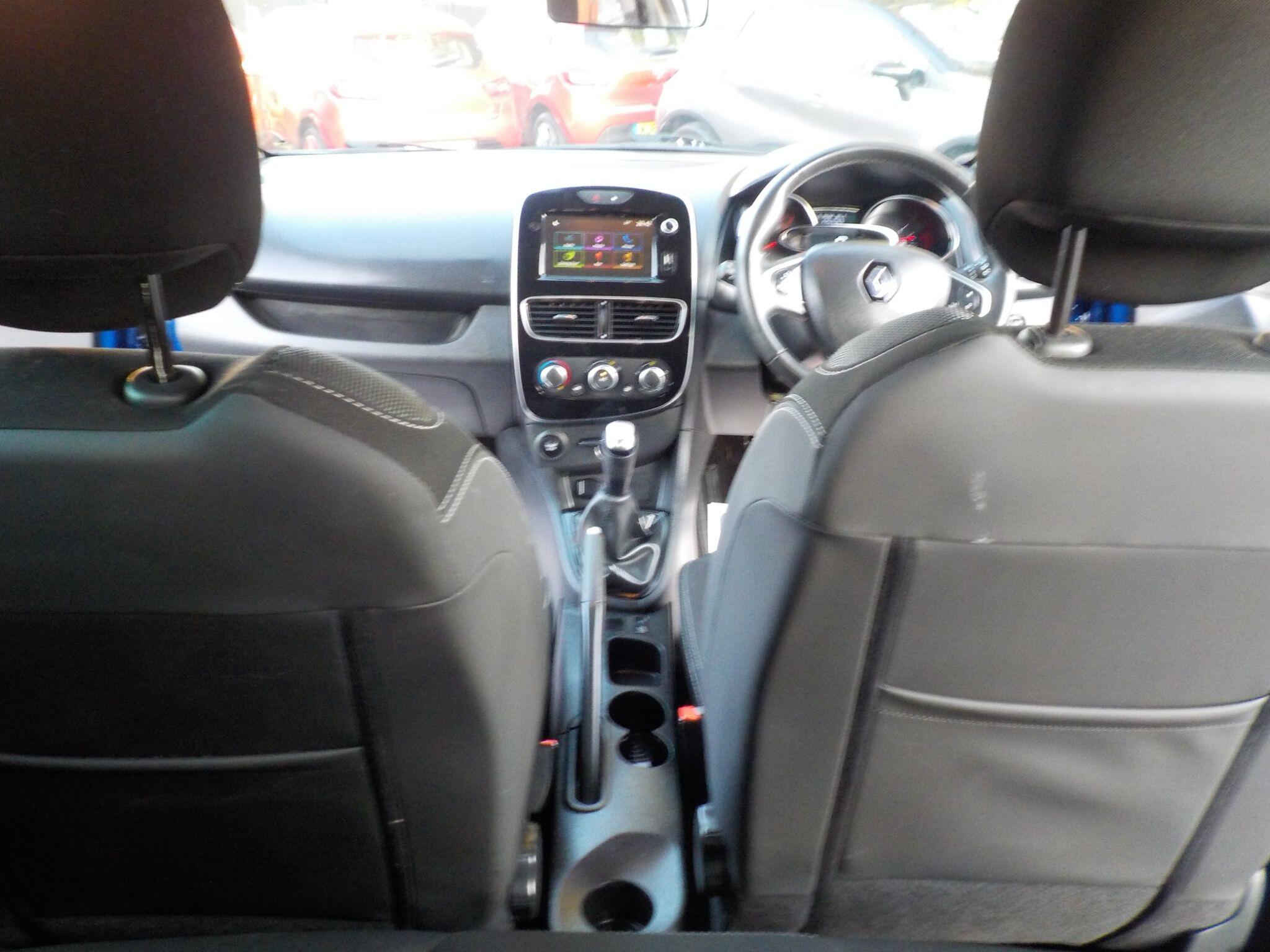 Renault Clio 0.9 TCe Iconic Euro 6 (s/s) 5dr