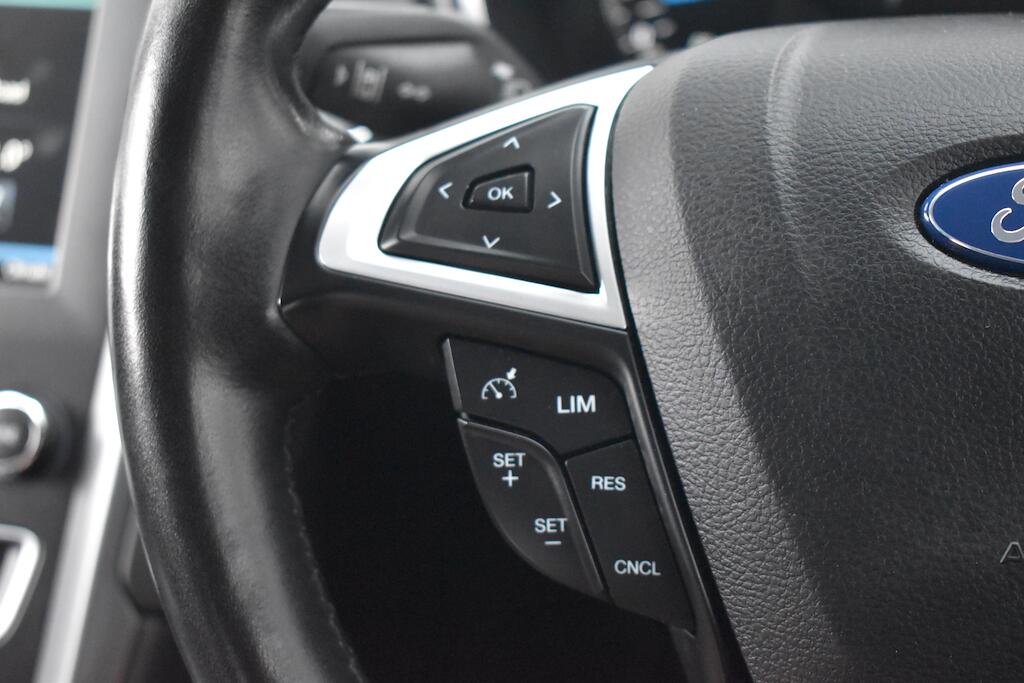 Ford Mondeo view 57