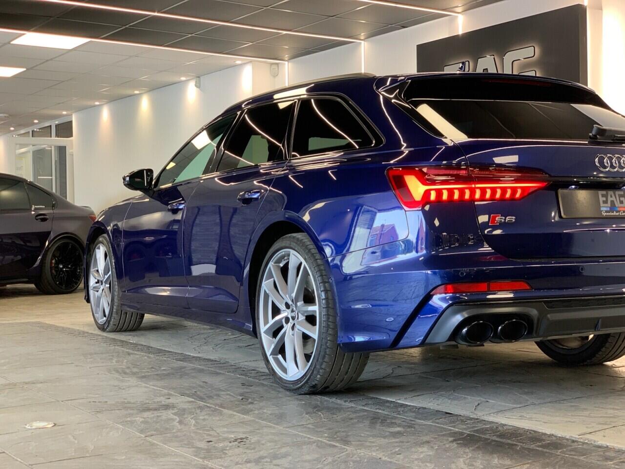 Audi S6 Avant view 5