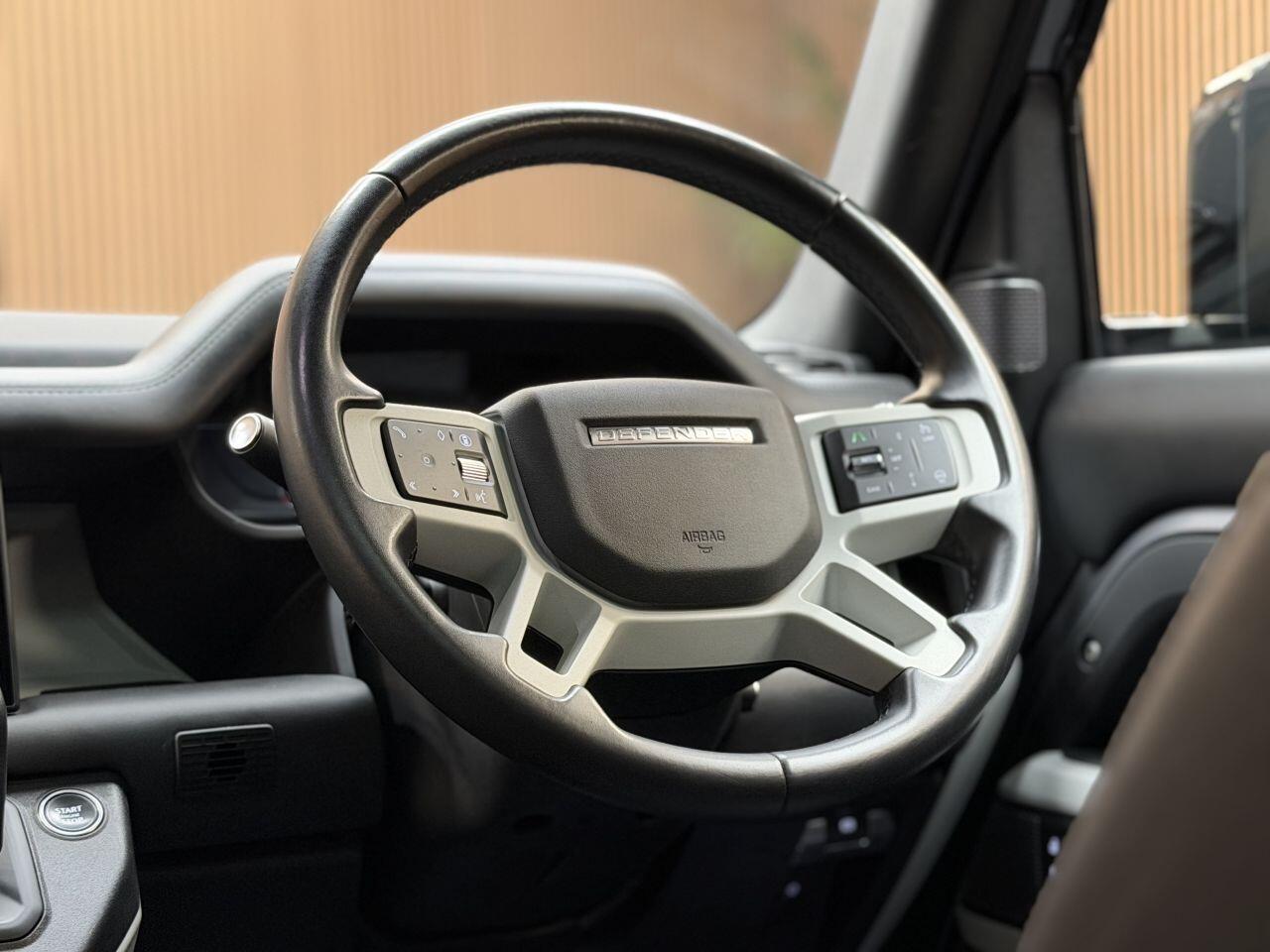 Land Rover Defender 110 view 33