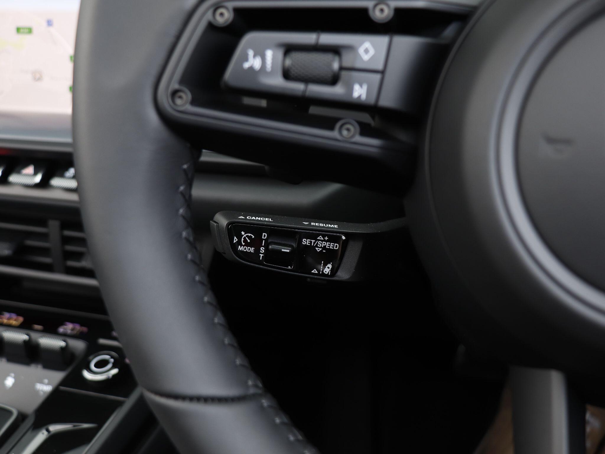 Porsche 911 view 22