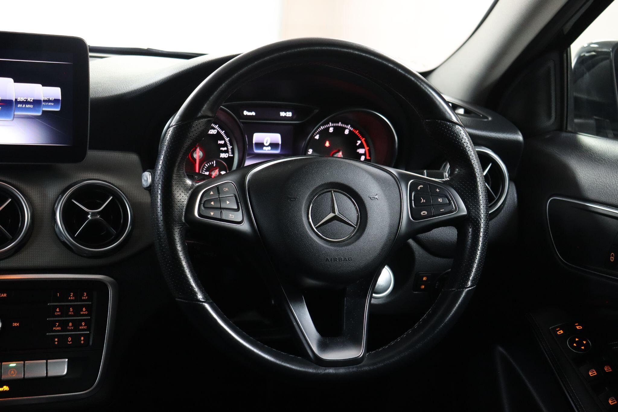 Mercedes-Benz Gla view 44