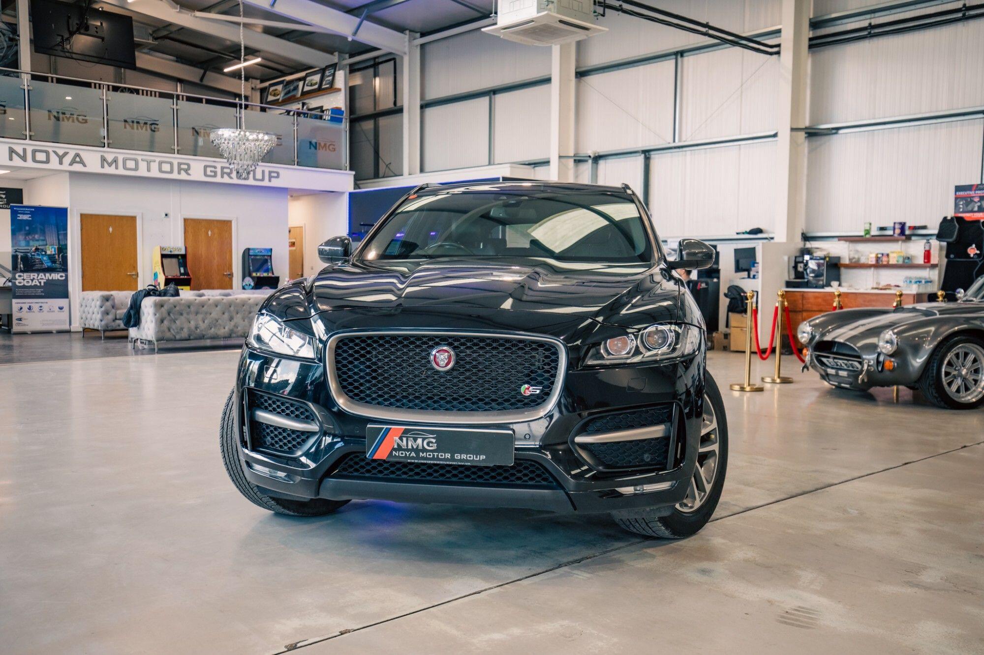 Jaguar F-Pace view 4