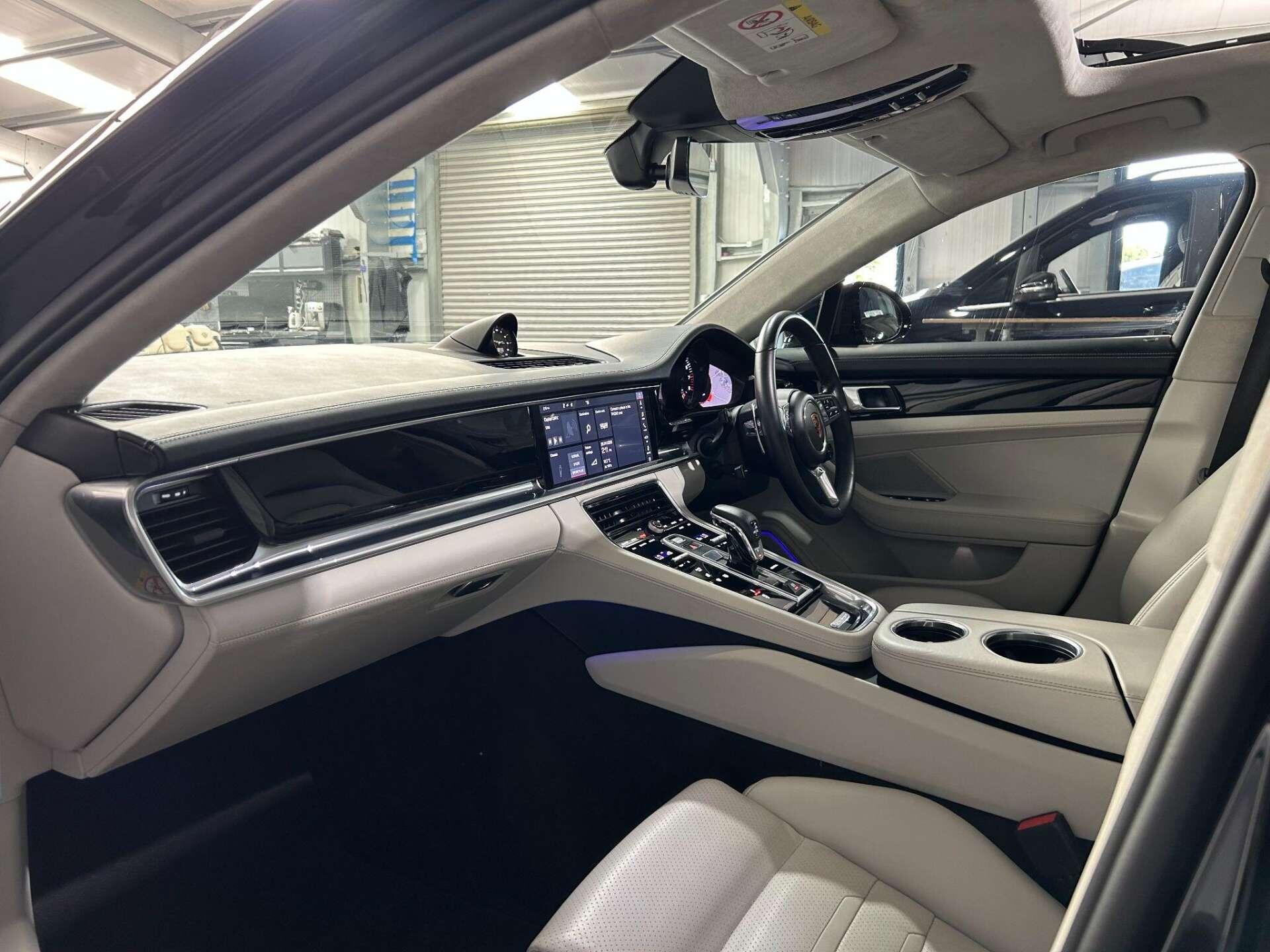 Porsche Panamera view 31