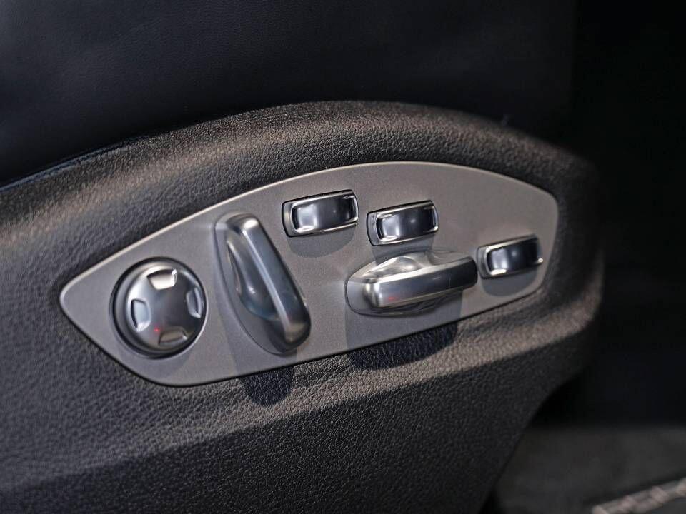 Porsche Macan view 16