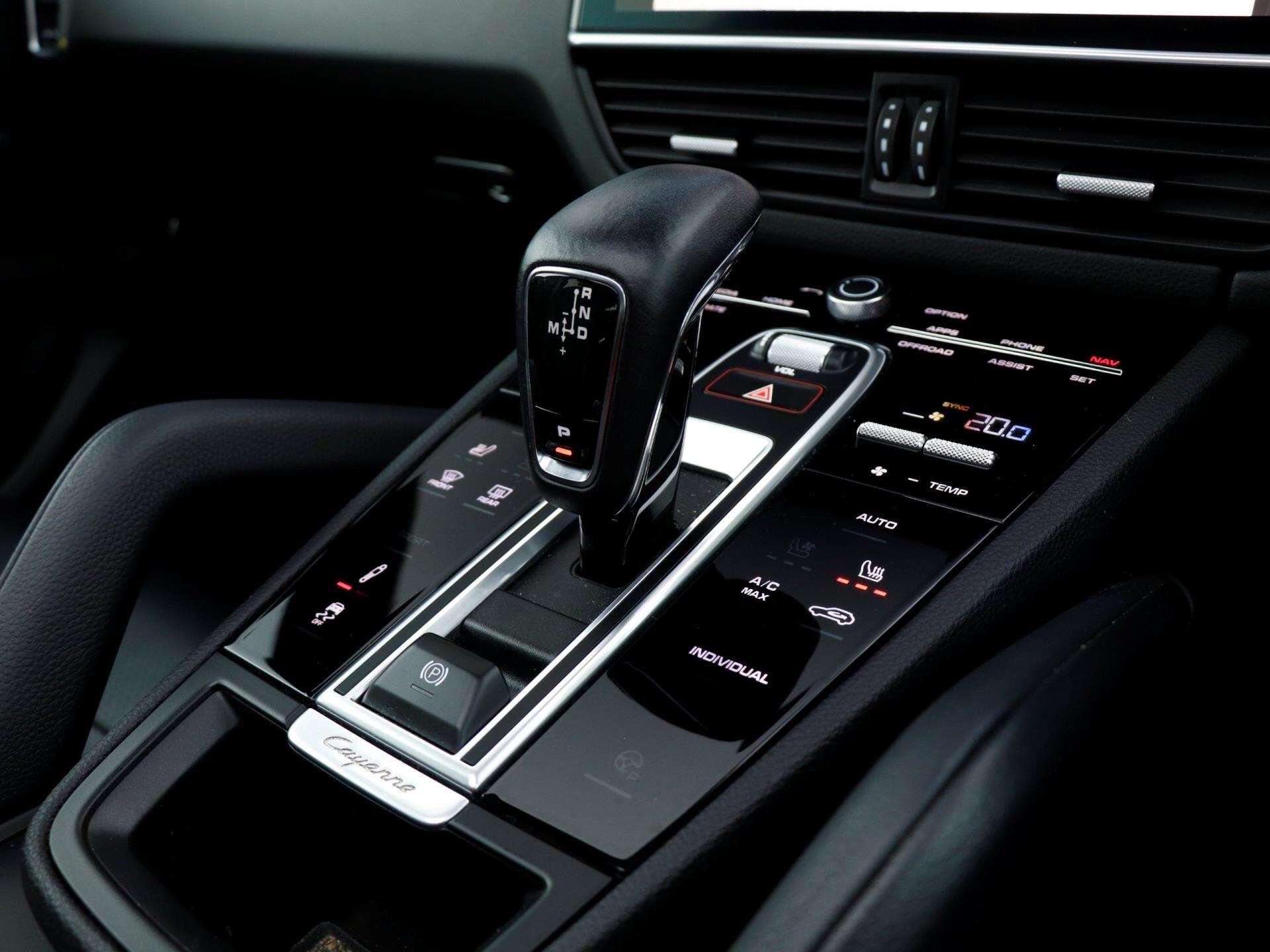 Porsche Cayenne view 19
