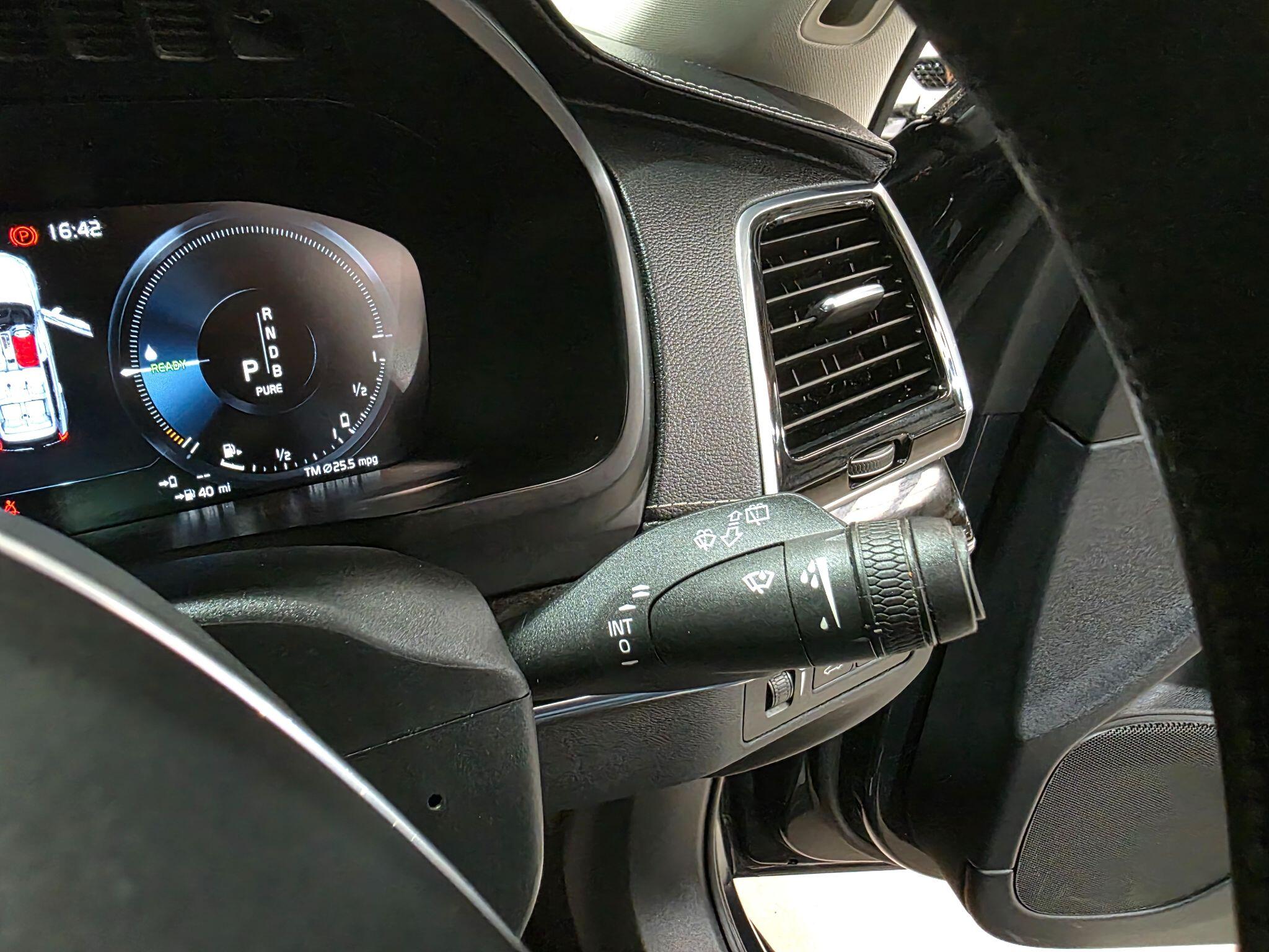 Volvo XC90 view 21