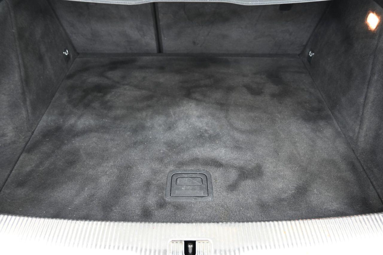 Audi Q3 view 8