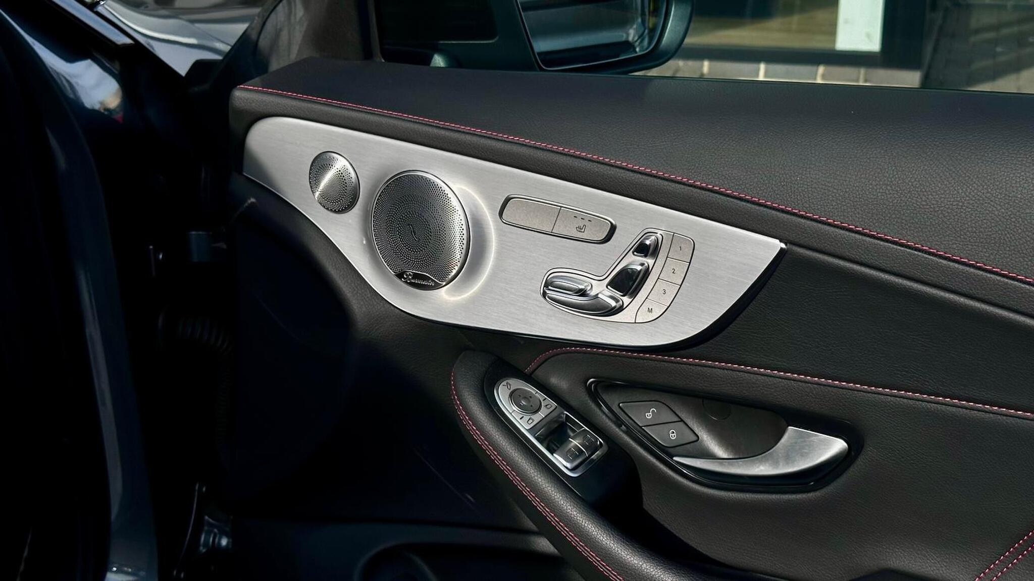 Mercedes-Benz C Class view 24