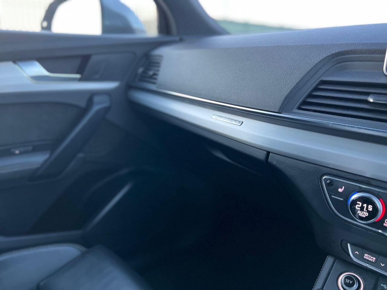 Audi Q5 view 24