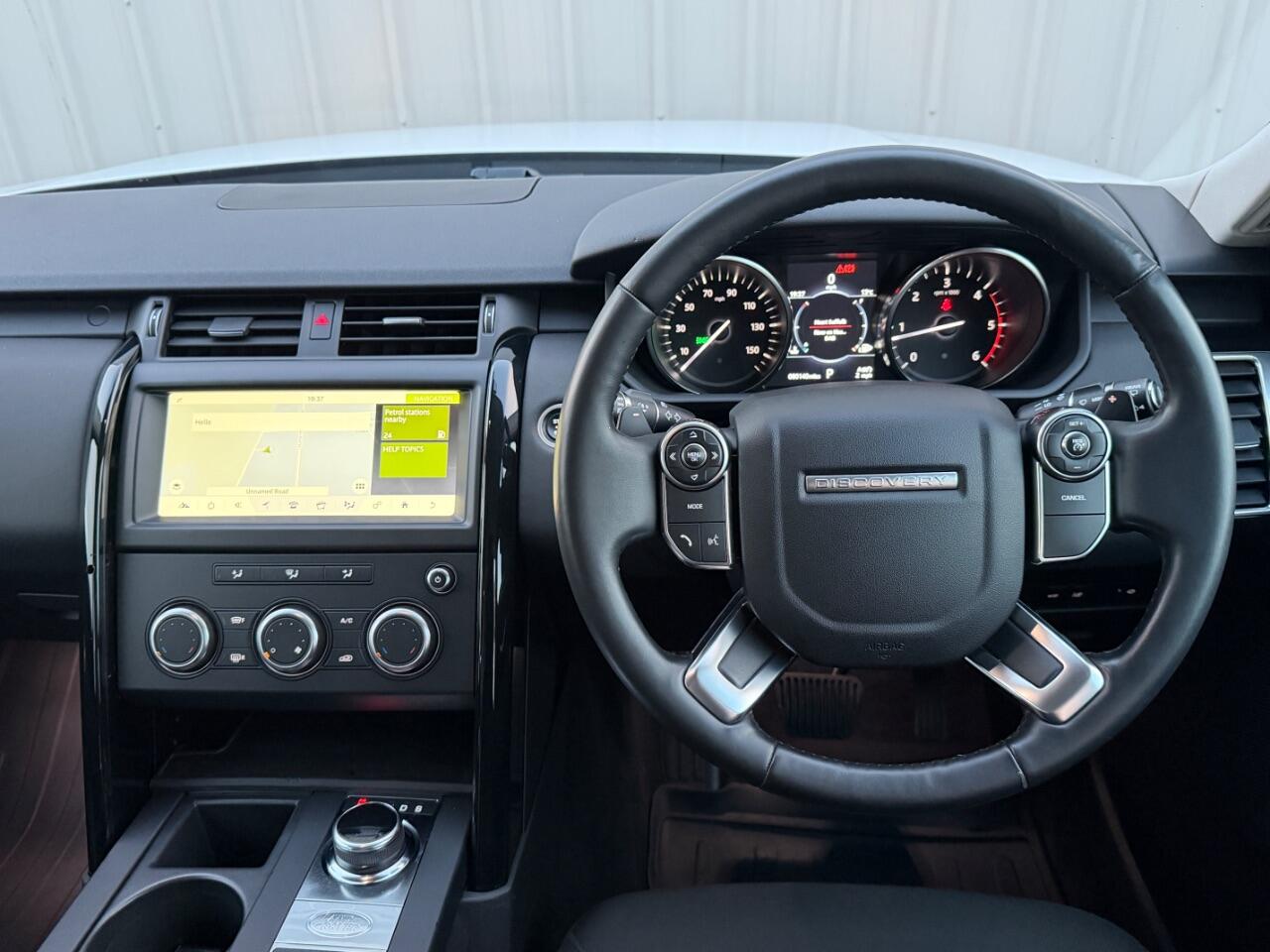 Land Rover Discovery view 22