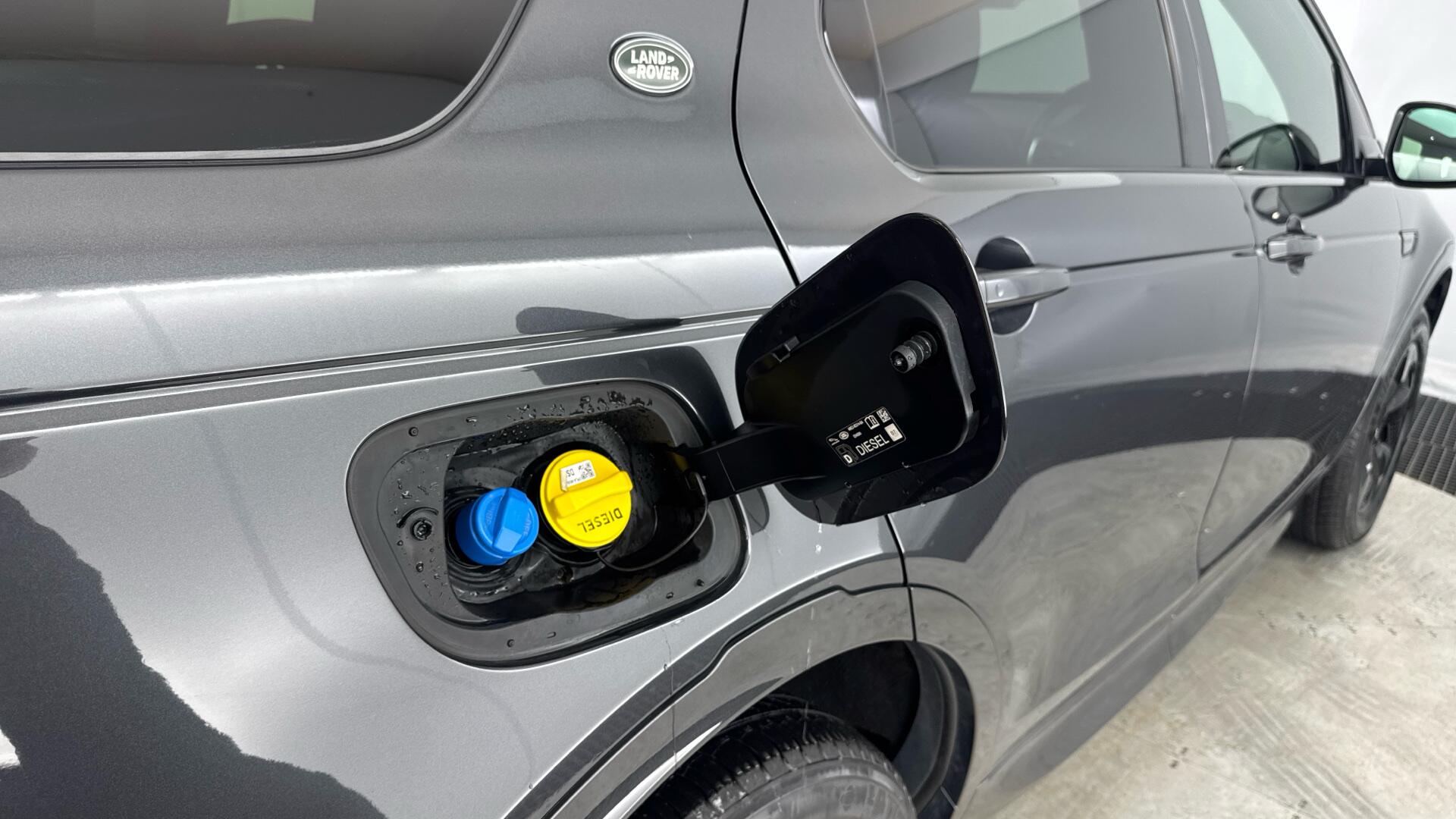 Land Rover Discovery Sport view 20